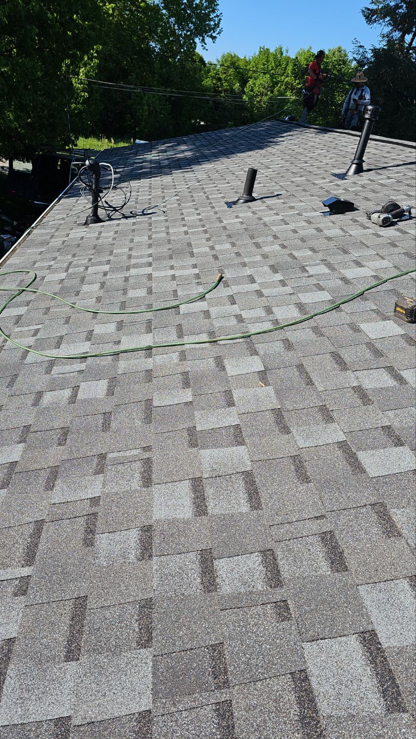Atlas Pinnacle, Color, Coastal Granite, Drip Edge, Color, Birch White by Eagle Eye Roofing