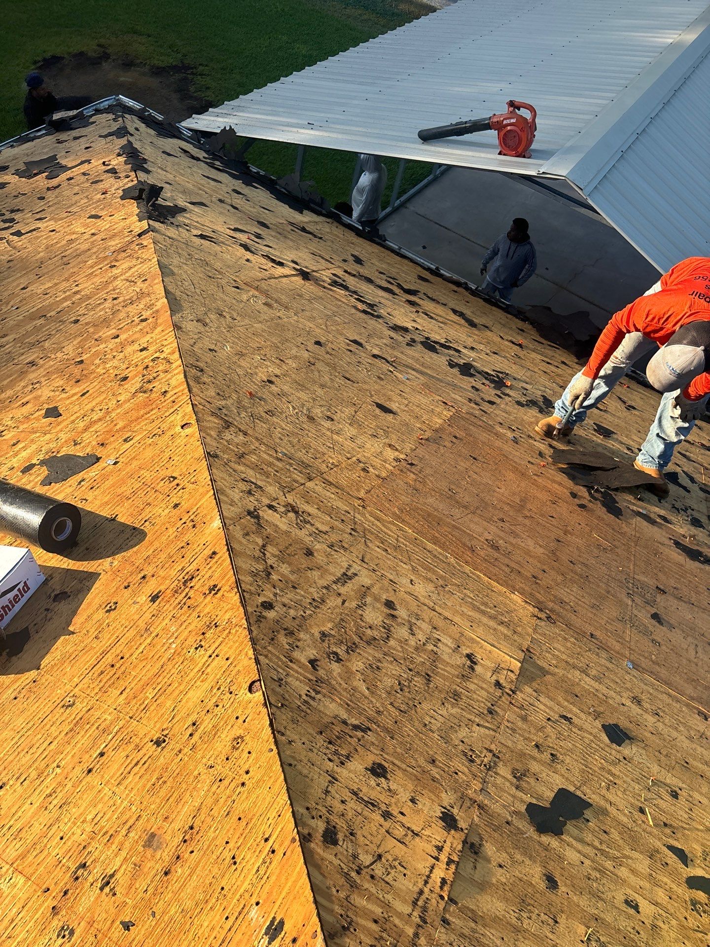 Residential Roofing Installation using Owen's Corning Duration (Lifetime) Shingles by Roof Repair Company