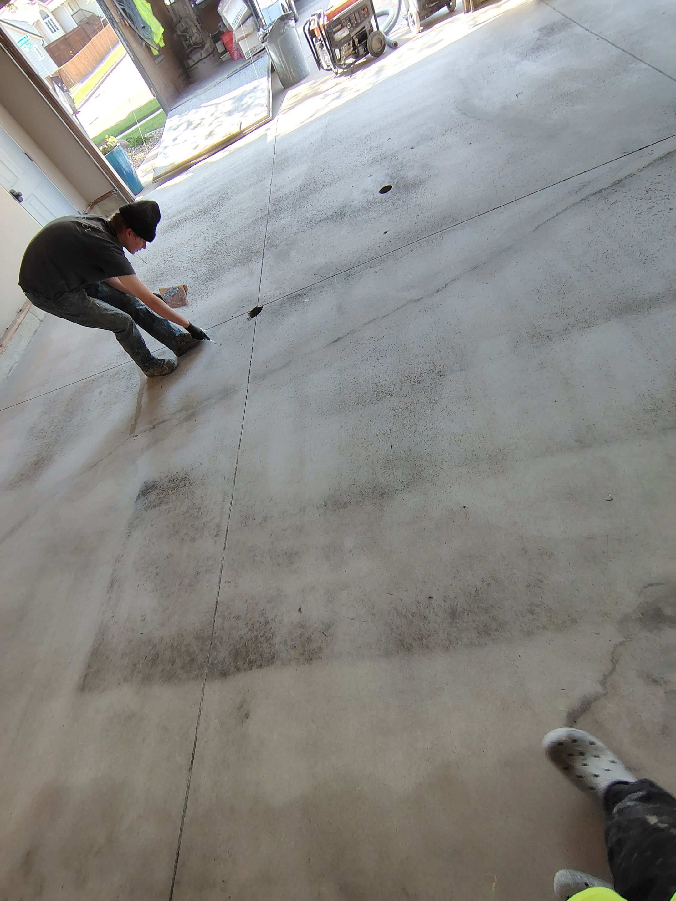 Sioux Falls Garage Concrete Repair and Epoxy Flake Floor Coating by Select Painting, Coatings & Garage Cabinets