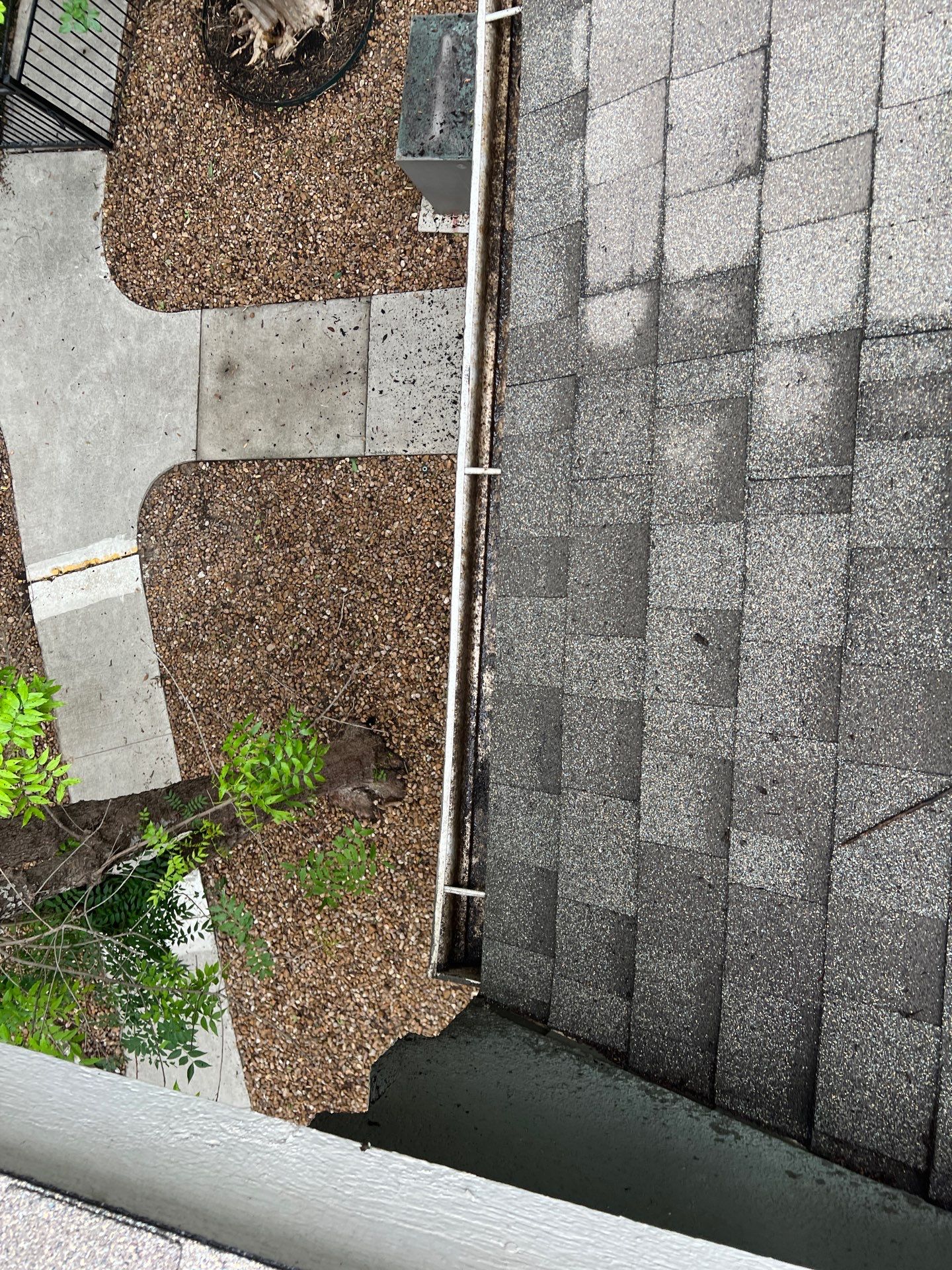 HOA gutter cleaning after photo.