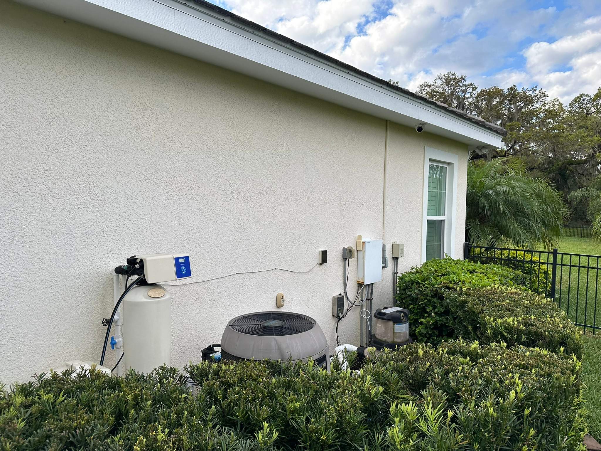 House Wash & Pool Screen Enclosure Cleaning in Winding River Community, Bradenton, FL | Sunshine AquaWash by Sunshine AquaWash