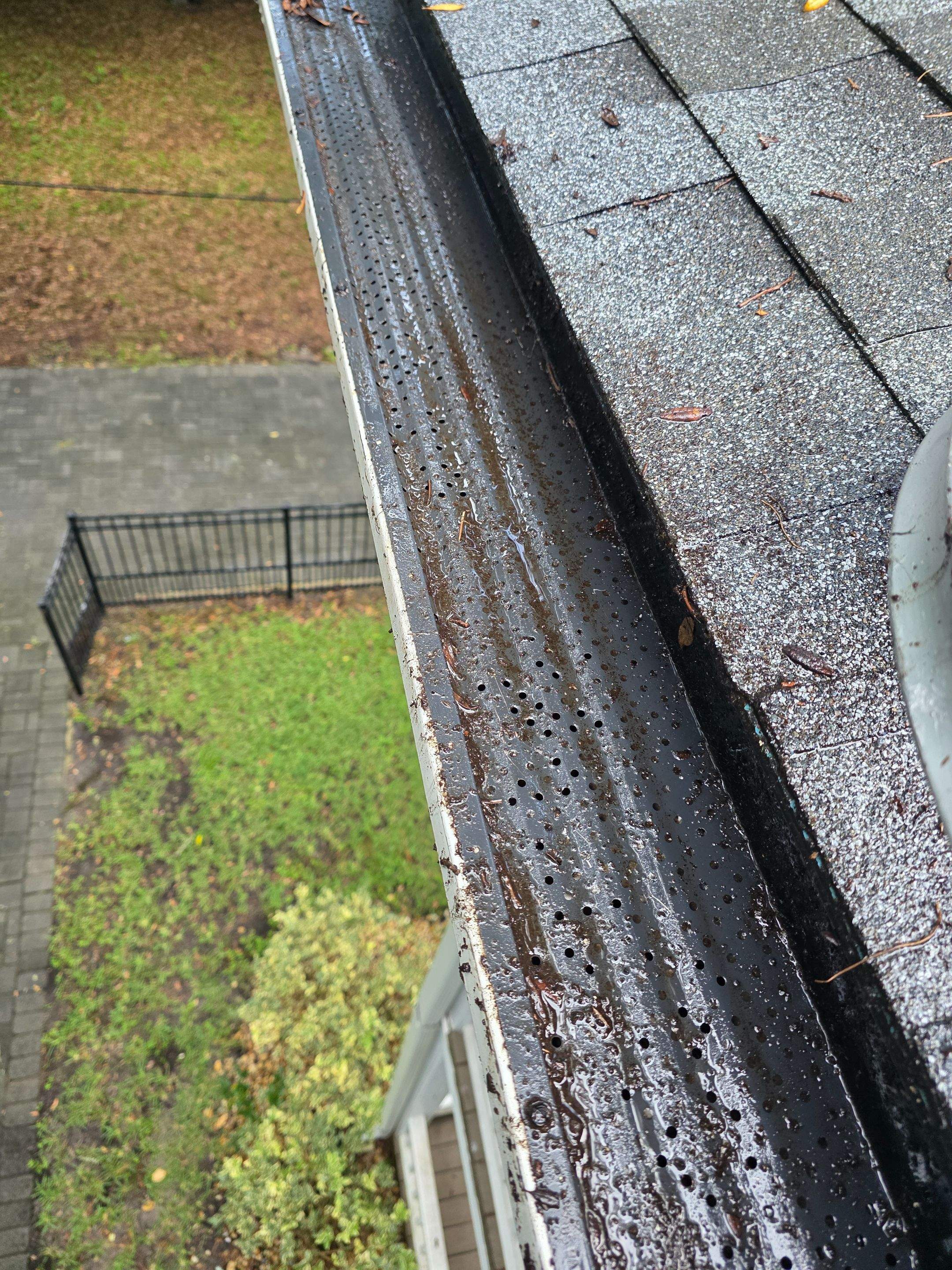 Commercial gutter cleaning Yulee, FL after photo with clean gutters