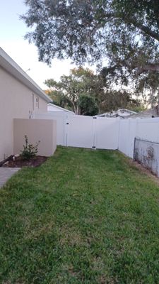 Bradenton FL 6 ft. Tall White Vinyl Privacy Fence