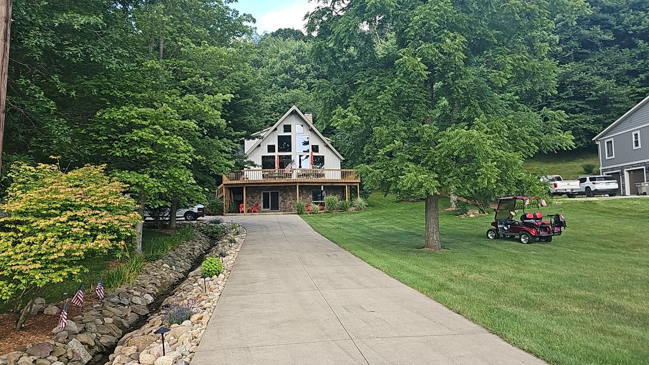 Owens Corning Color: Williamsburg Gray by Eagle Eye Roofing