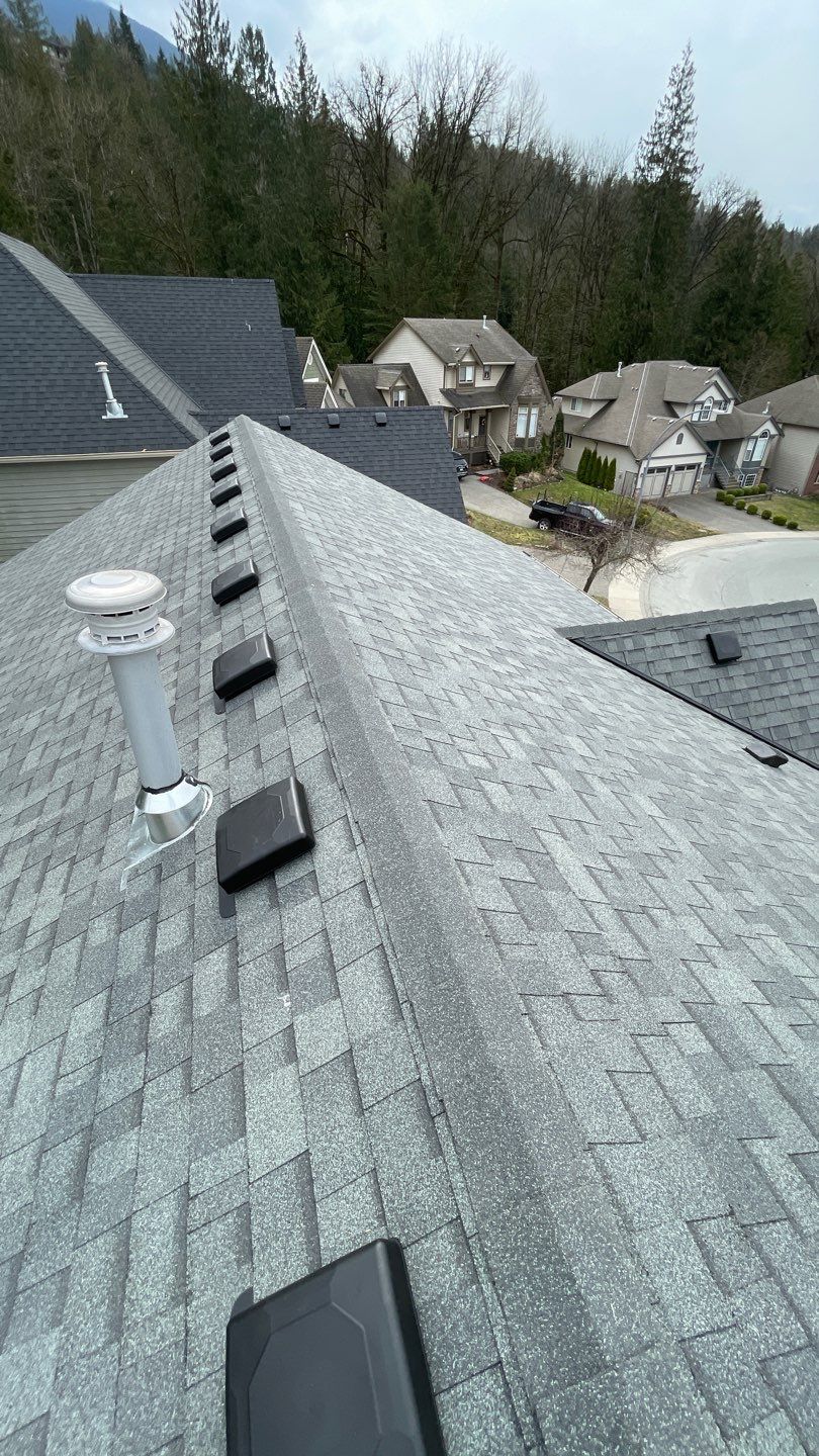Residential Roofing Installation using OC Oakridge shingles by Top Notch Roofing Inc