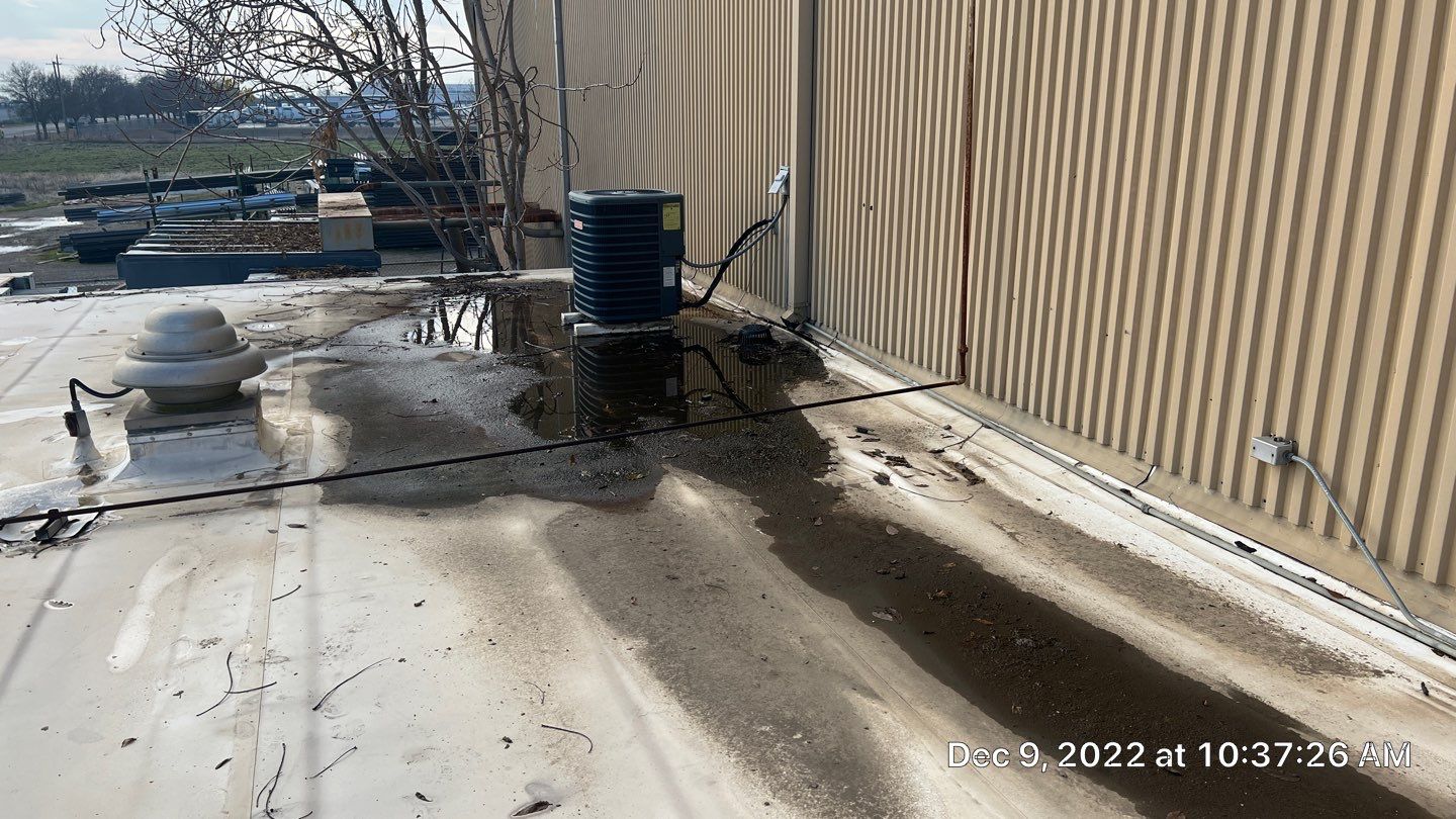 TPO single-ply roofing system using GAF by Straight Edge Roofing Inc