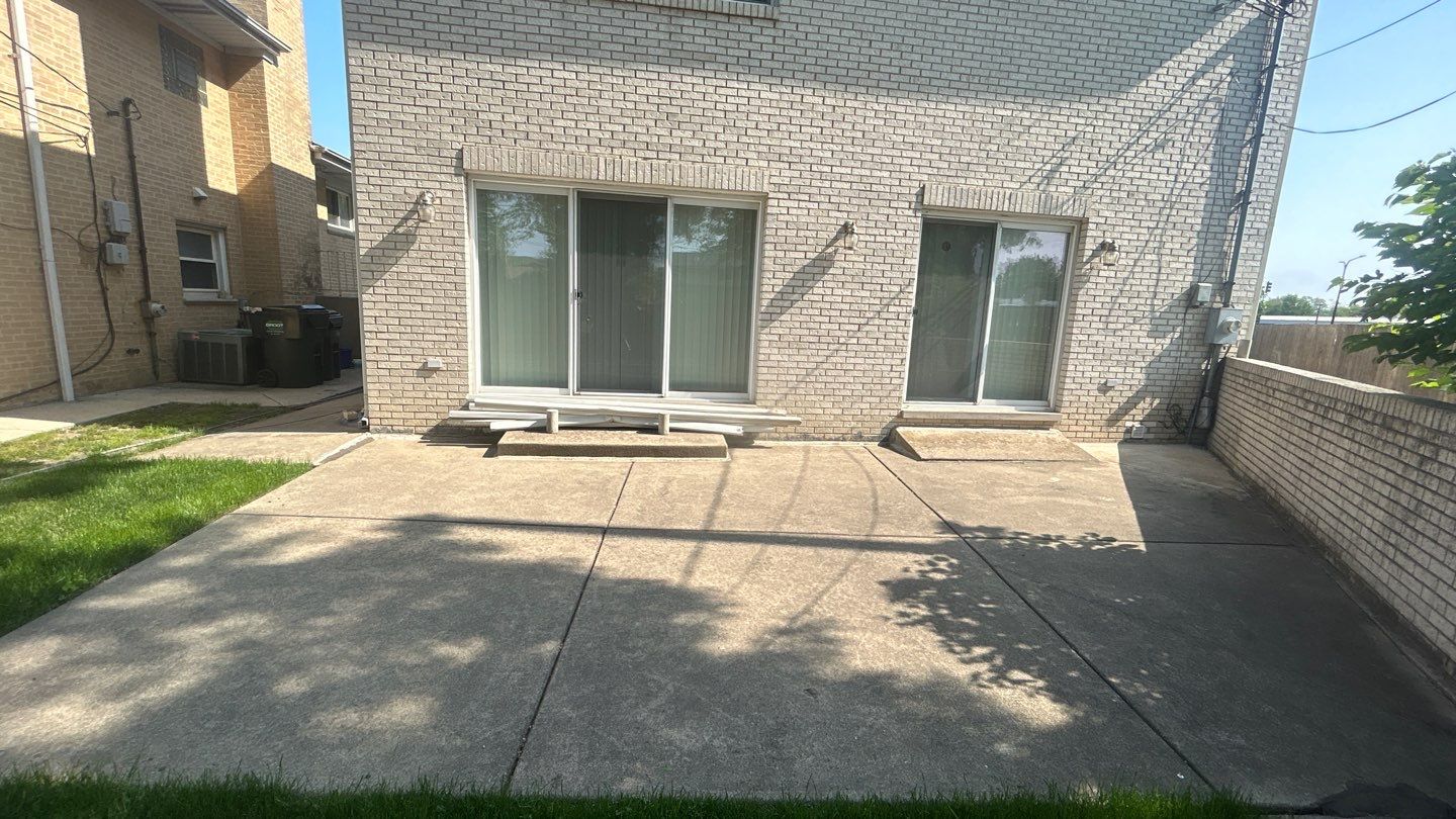 Lincolnwood, IL house washing, and patios by Northern Power Washing LLC.