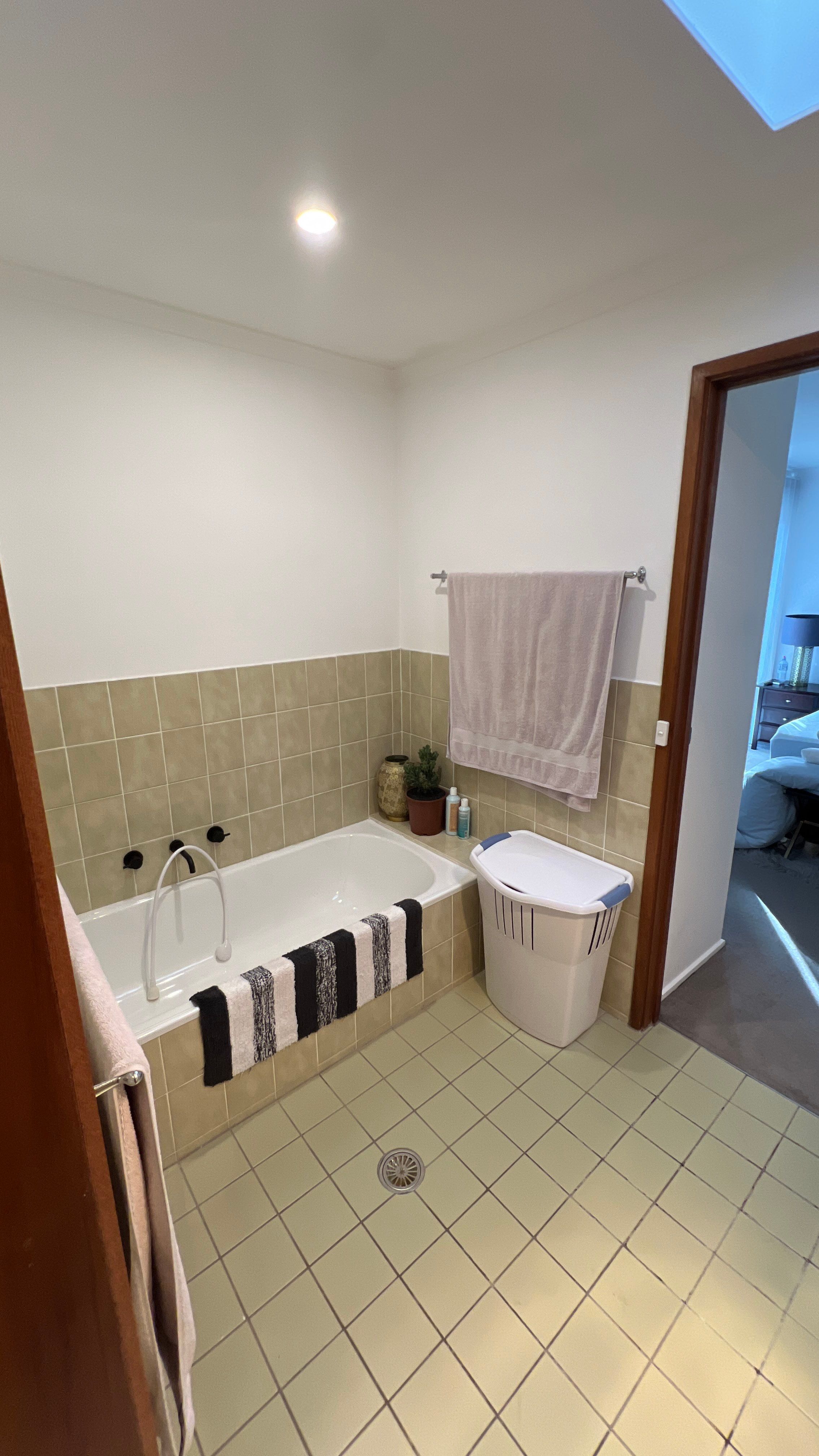 Three-Way Main Bathroom Renovation by Re-seal Bathrooms