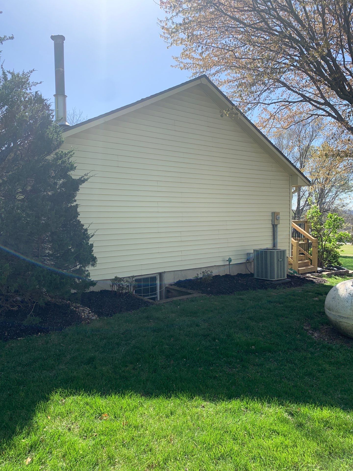 New Craneboard Siding on this Platte City, Mo home  by EEC  Windows, Siding & Roofing 