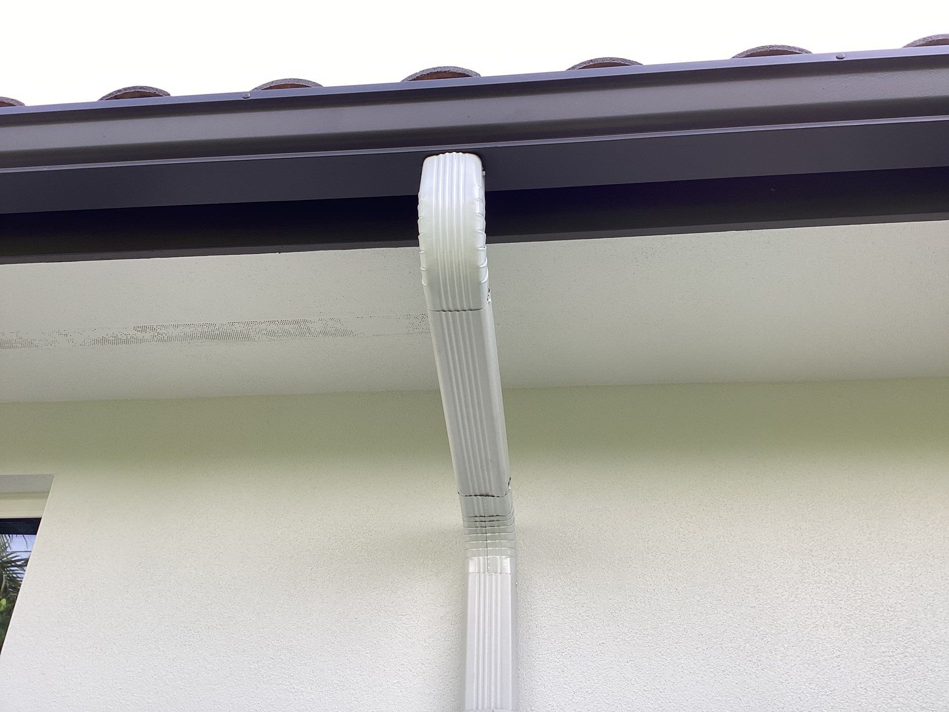 6 Inch Seamless Gutters using bronze gutters in Sarasota FL by Gutter Professors