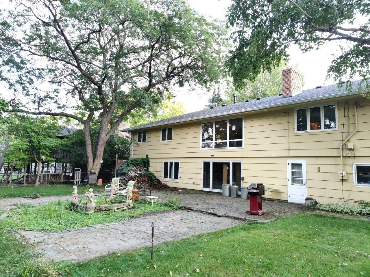 6" Gutters in Minneapolis by Next Level Seamless Gutters / Exteriors Inc.