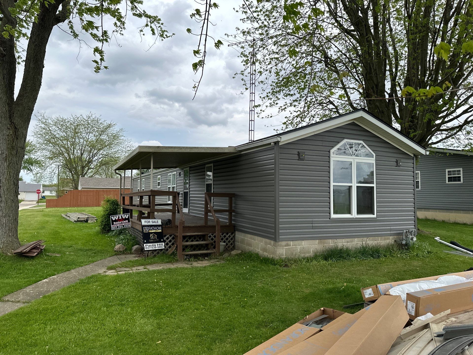 Roof and Siding Replacement using Norandex Cedar Knoll Graphite Siding and Owens Corning Durations in Onyx Black by WIW Enterprises Inc