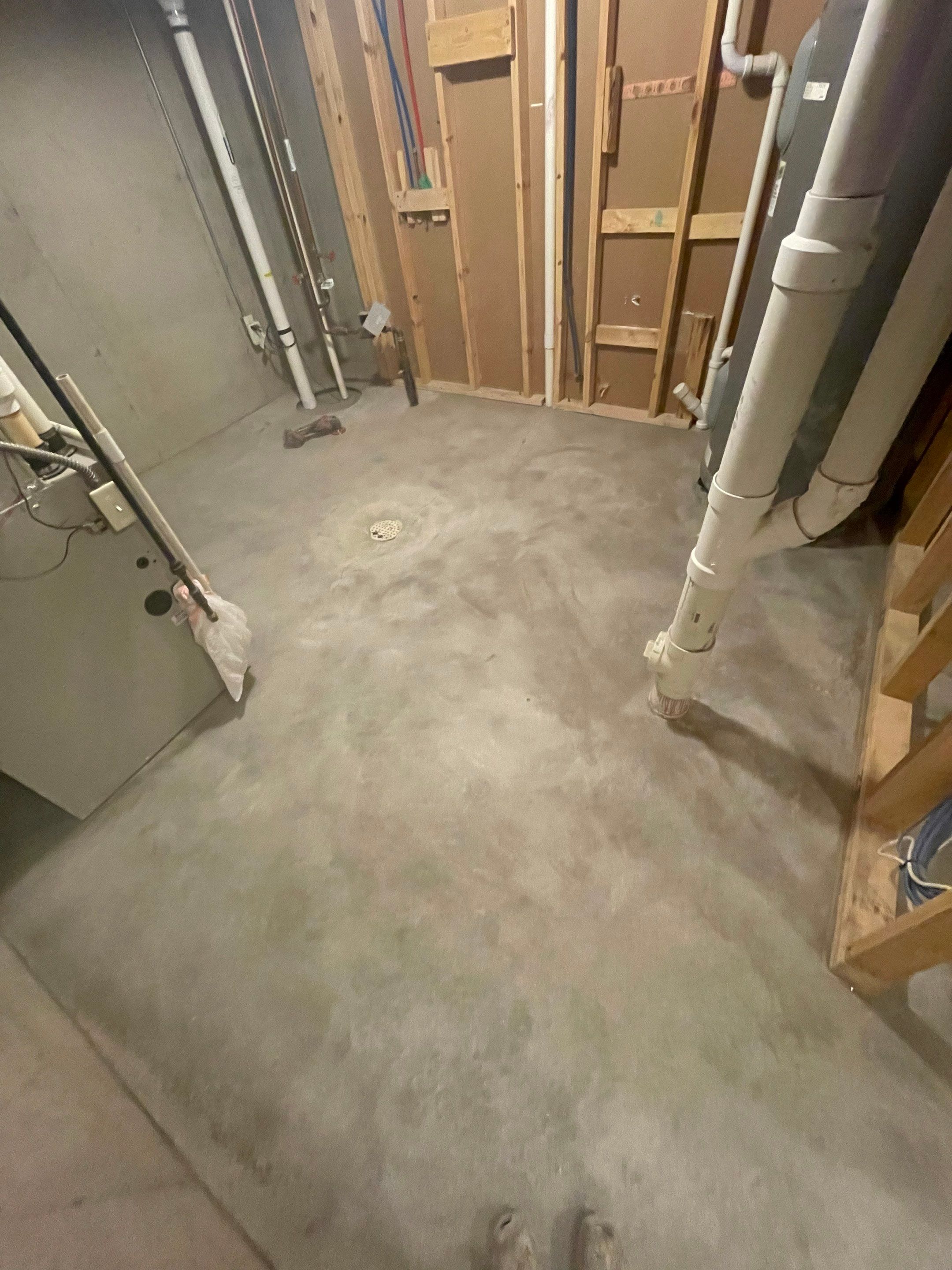 Sioux Falls Basement Floor Transformation with Durable Epoxy Flake Coating by Select Painting, Coatings & Garage Cabinets