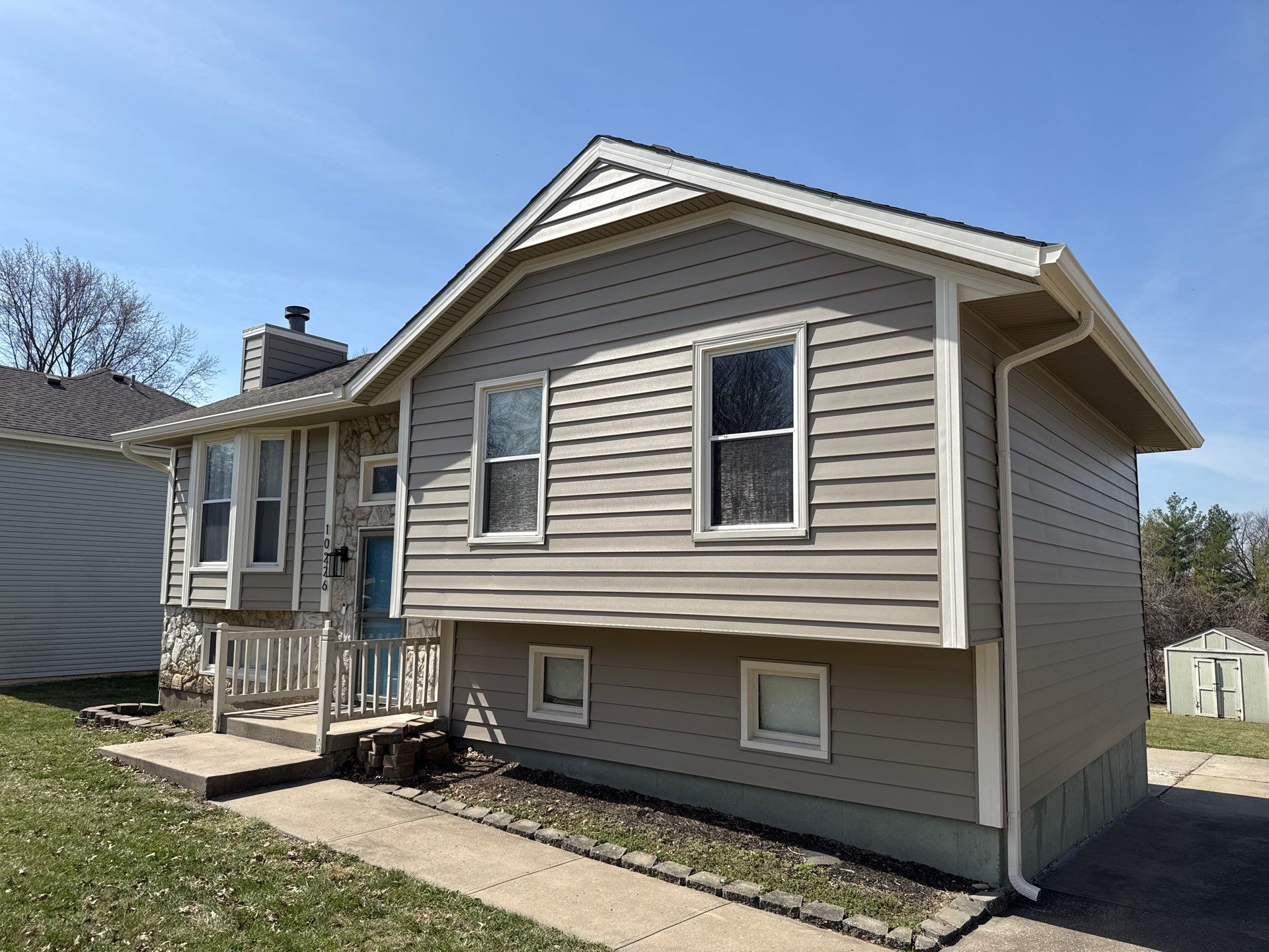 Kansas City Horizontal Vinyl Siding Installation for Split-Level Residence by EEC Windows, Siding & Roofing