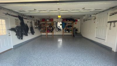 Garage in Londonderry, NH 03053