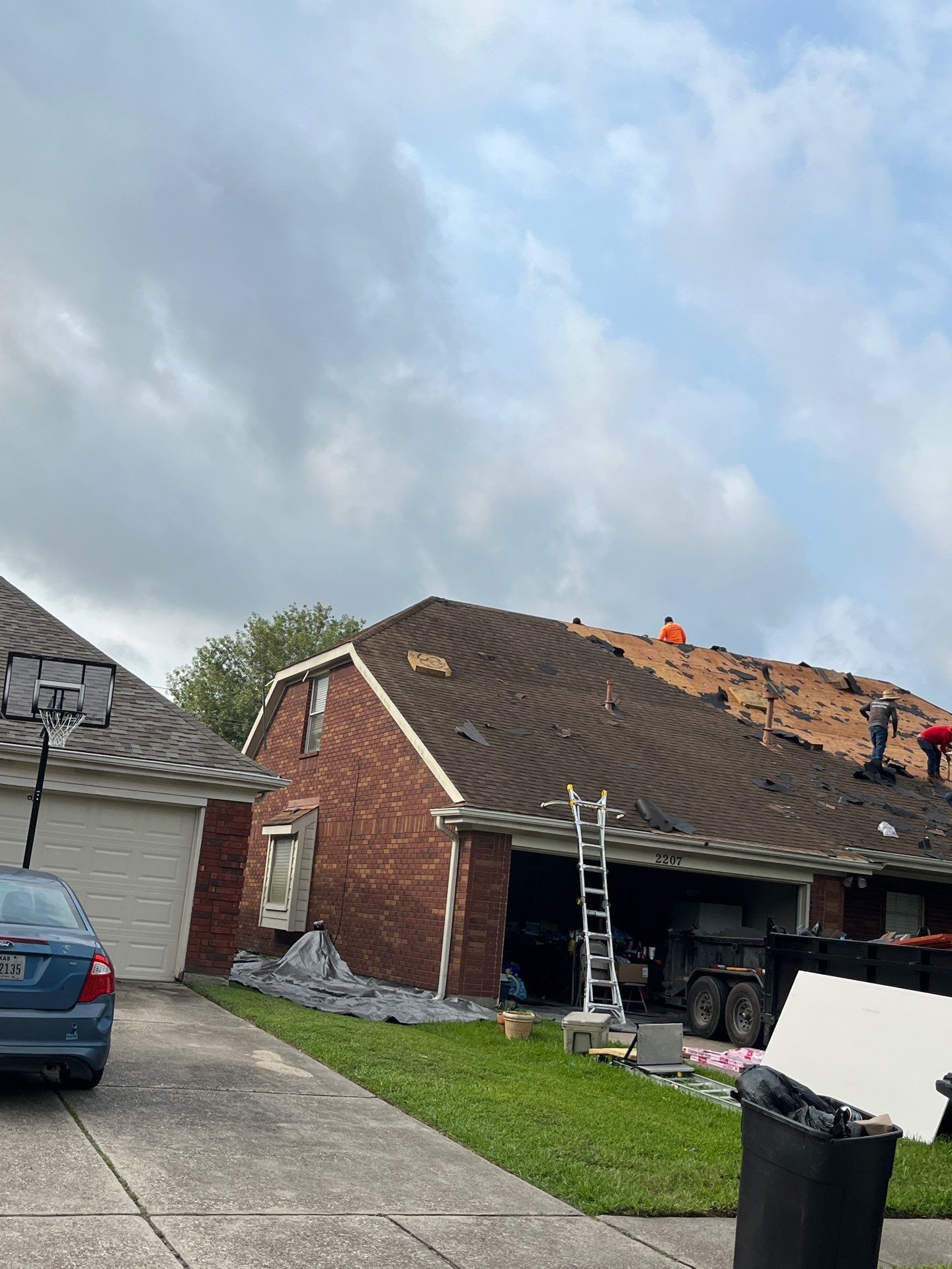 Residential Roofing Installation using Owen's Corning Duration (Lifetime) Shingles by Roof Repair Company