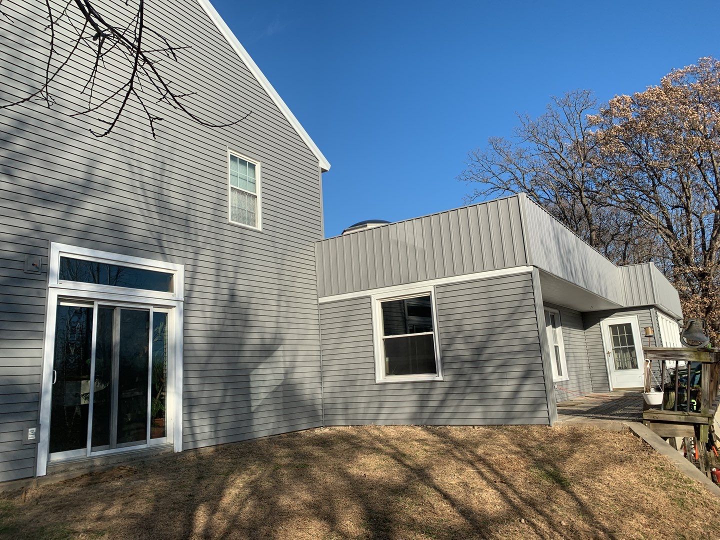 Contemporary house Siding Installation using Mastic Premium Vinyl siding  by EEC  Windows, Siding & Roofing 