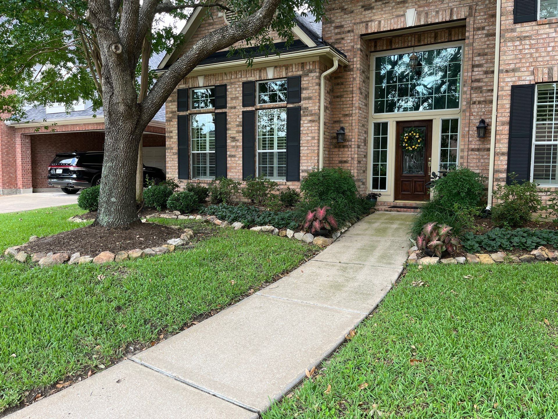 GAF Charcoal Roof Replacement for Houston Home by Houston Roofing & Construction