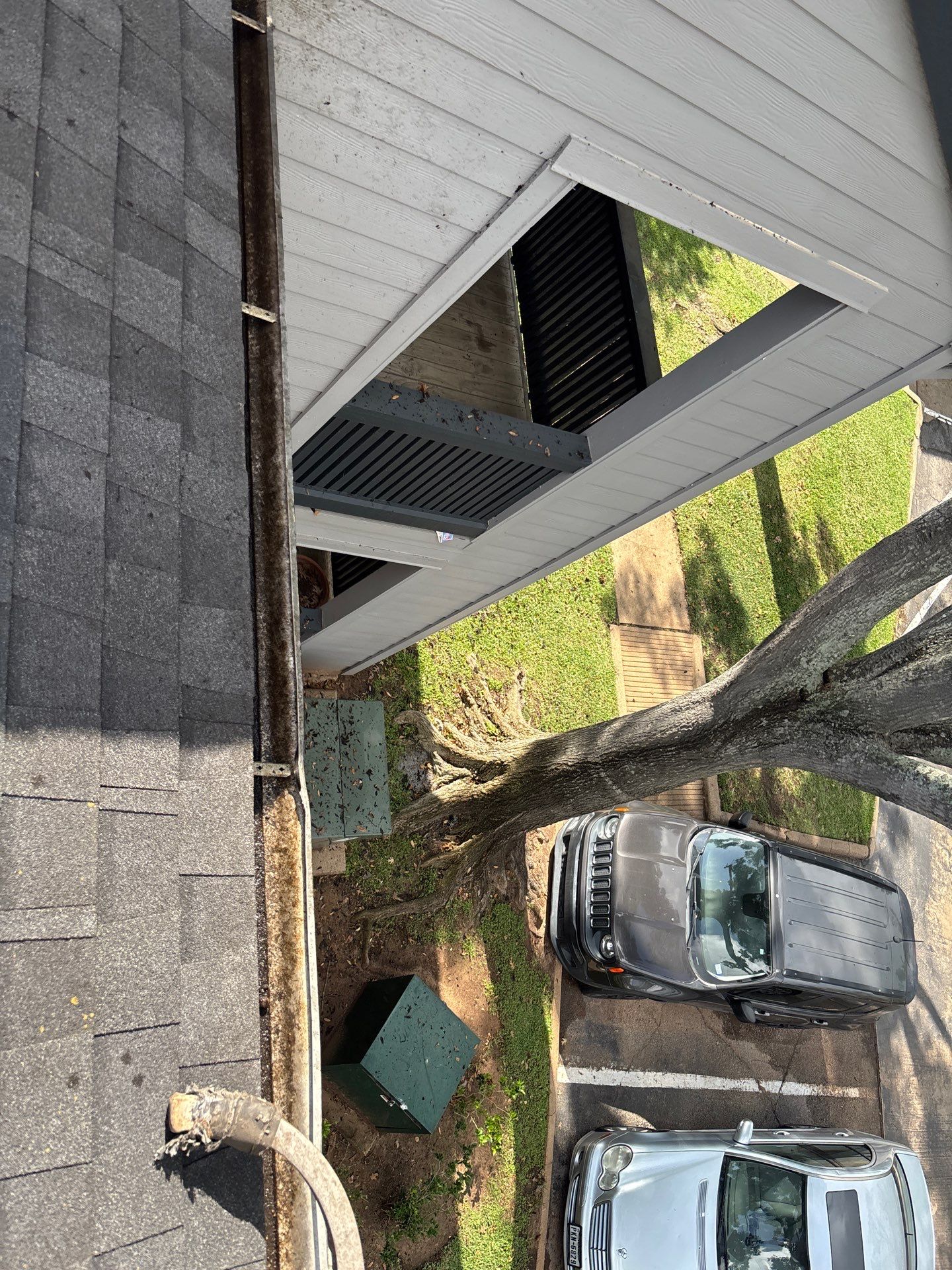 Commercial gutter cleaning Sugar Land & Katy, TX	 after photo with clean gutters