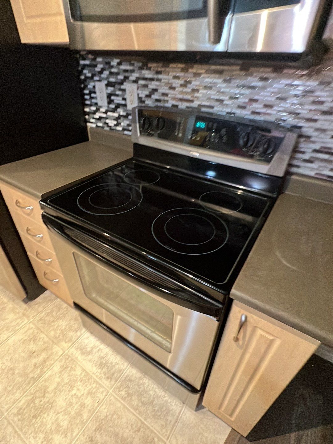 Moveout Clean - Very dirty by Tidyups Cleaning Service Inc