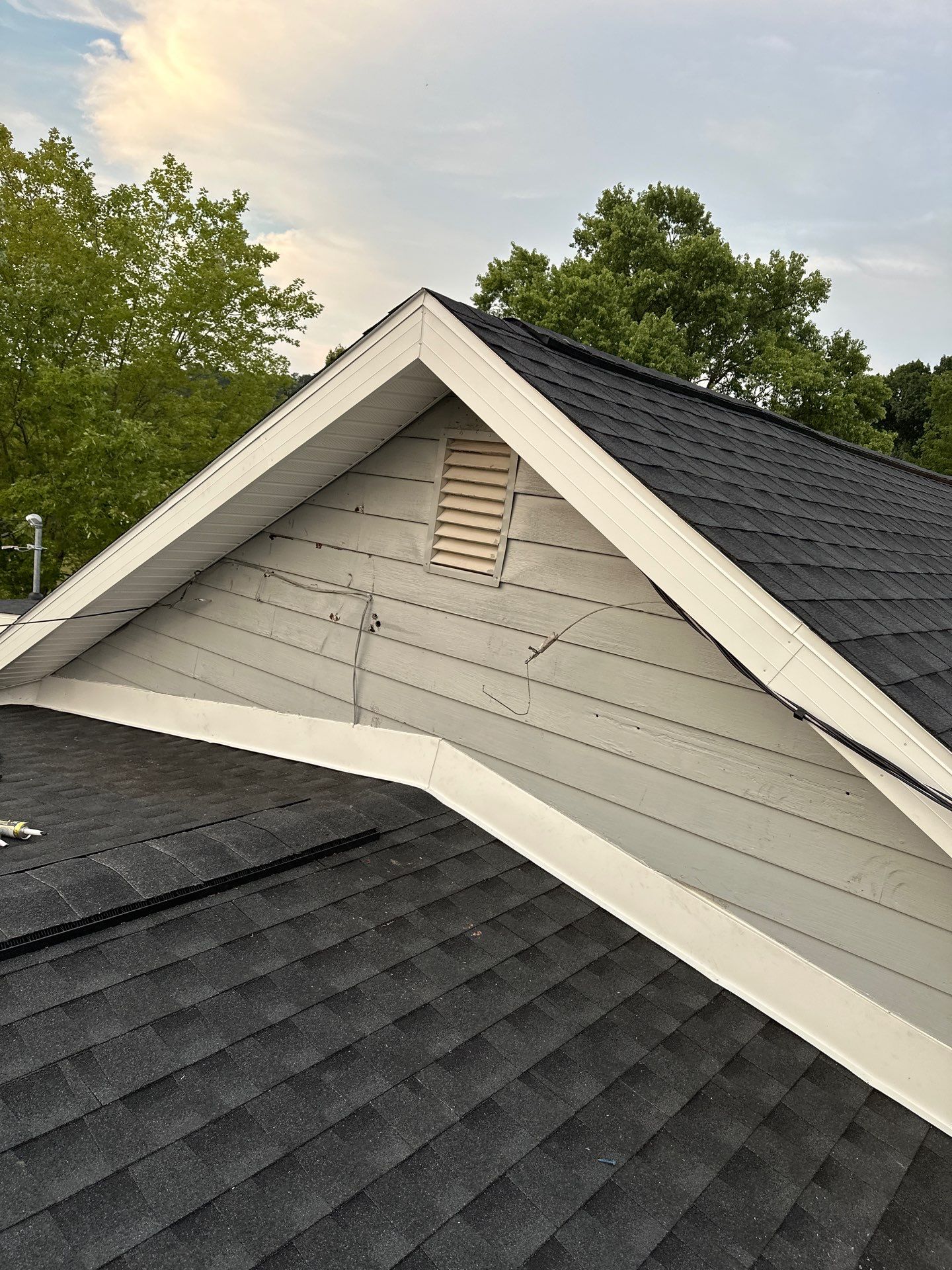 Residential Roofing Installation using GAF Timberline HDZ Charcoal by Rainstoppers Roofing