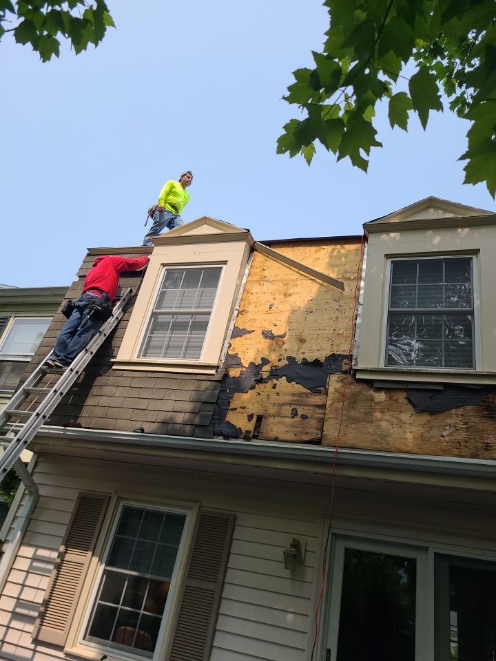 Alexandria - Certainteed Landmark Weathered Wood Shingles by RM Banning, Inc.