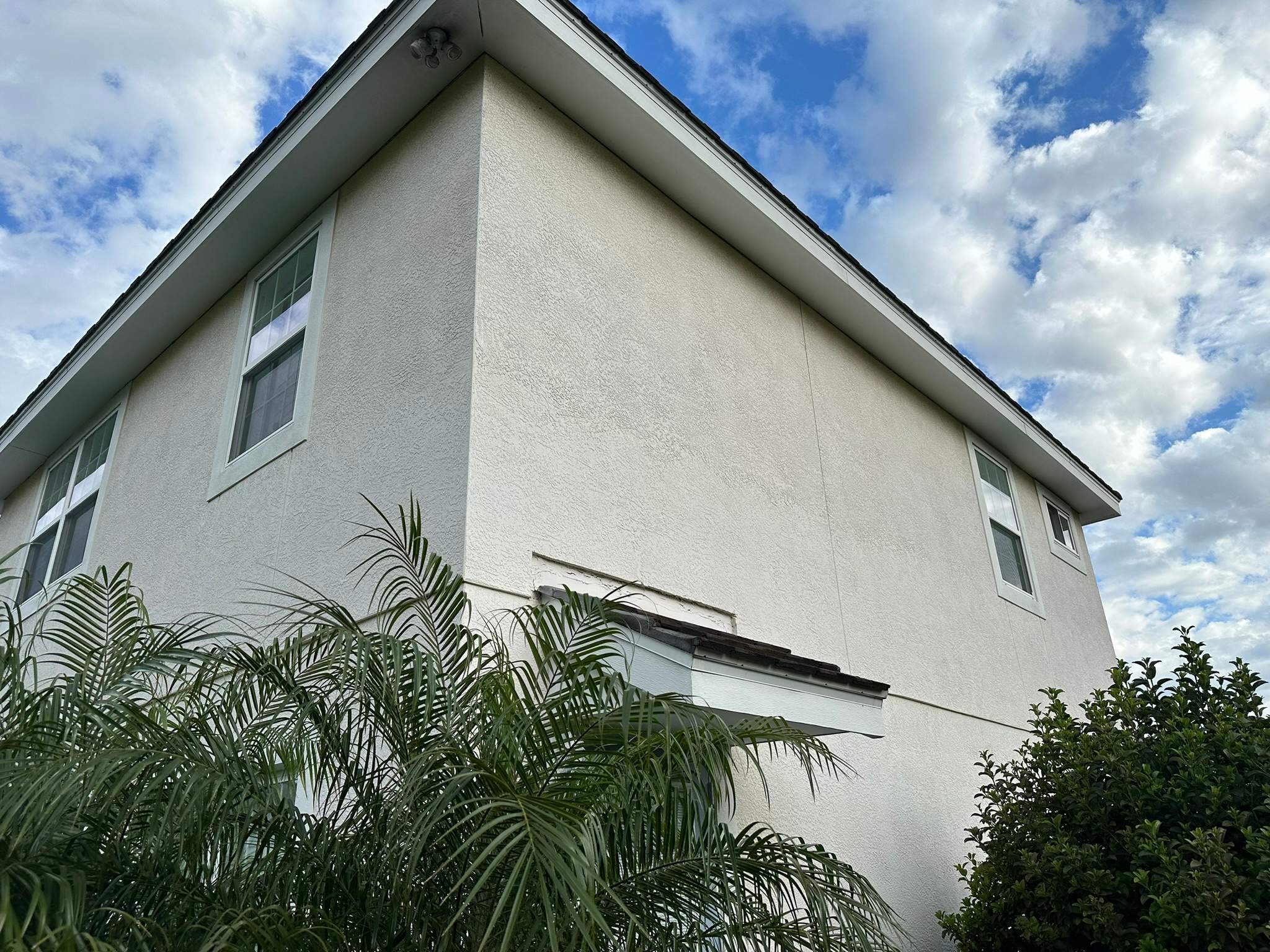 House Wash & Pool Screen Enclosure Cleaning in Winding River Community, Bradenton, FL | Sunshine AquaWash by Sunshine AquaWash