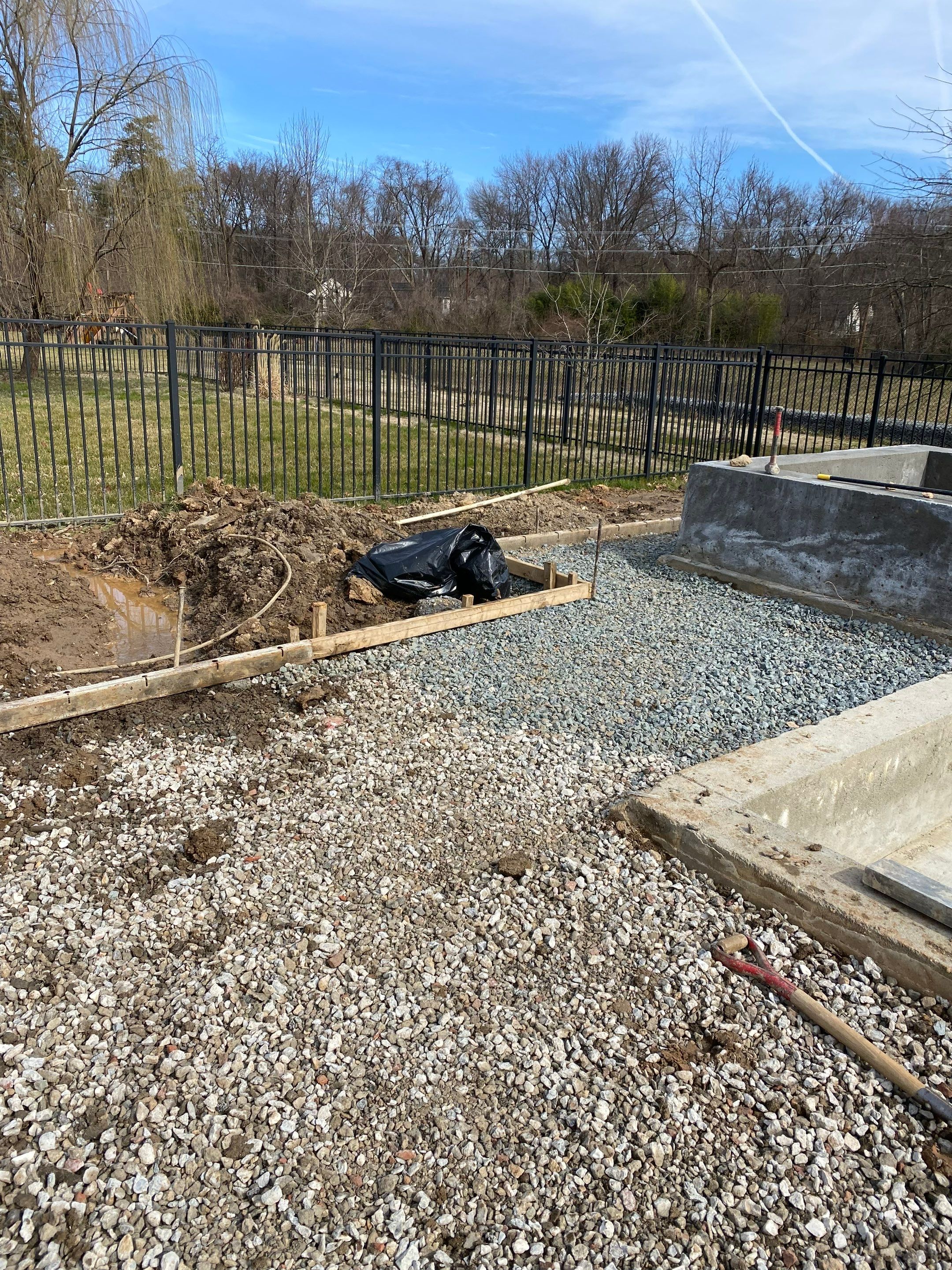 Gunite Pool w/ Spa and Water Features by Elysium Pools