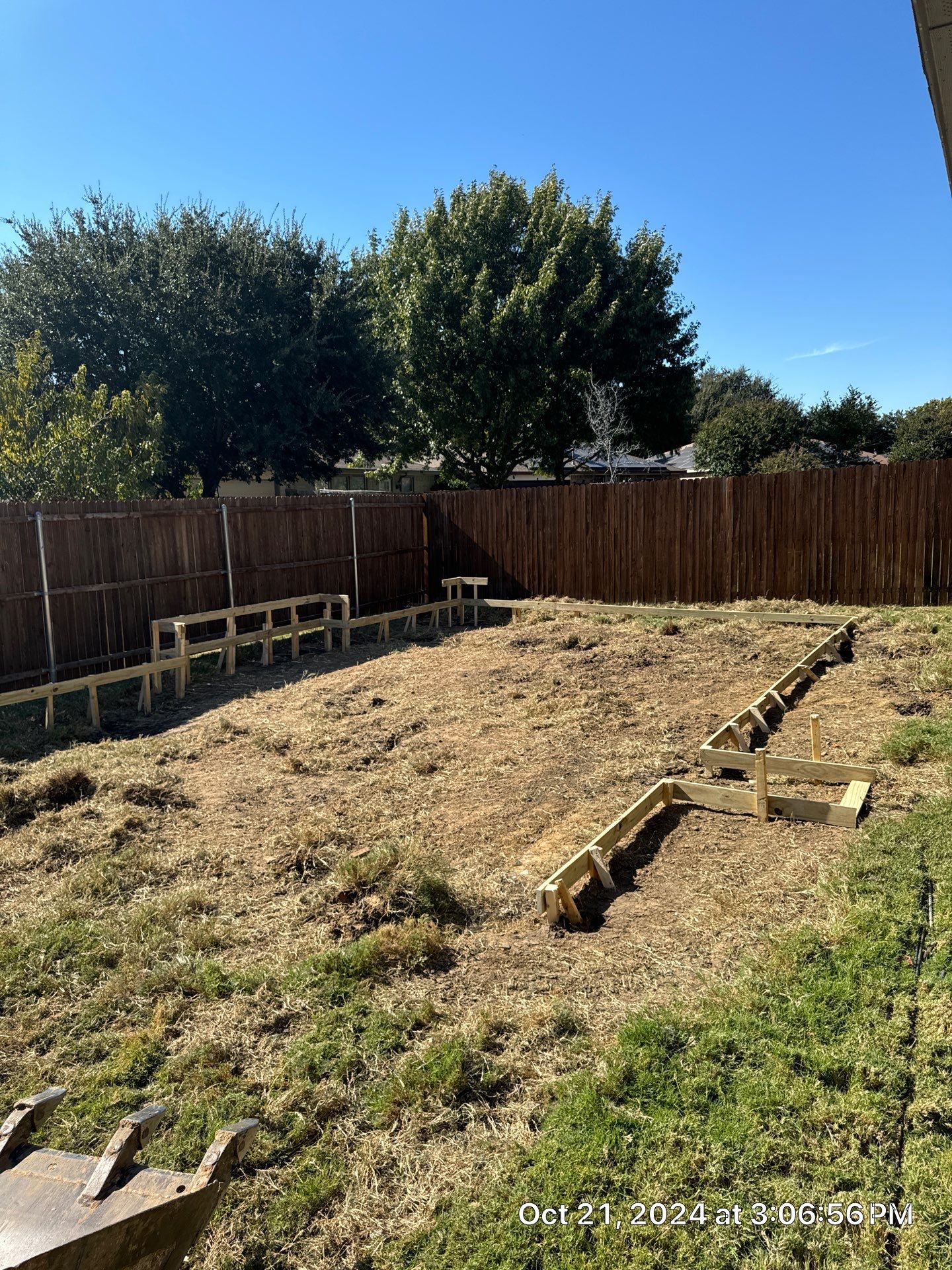 Geometric Pool with Raised Water Feature Wall and Turf by Pinnacle Pools and Spas - DFW