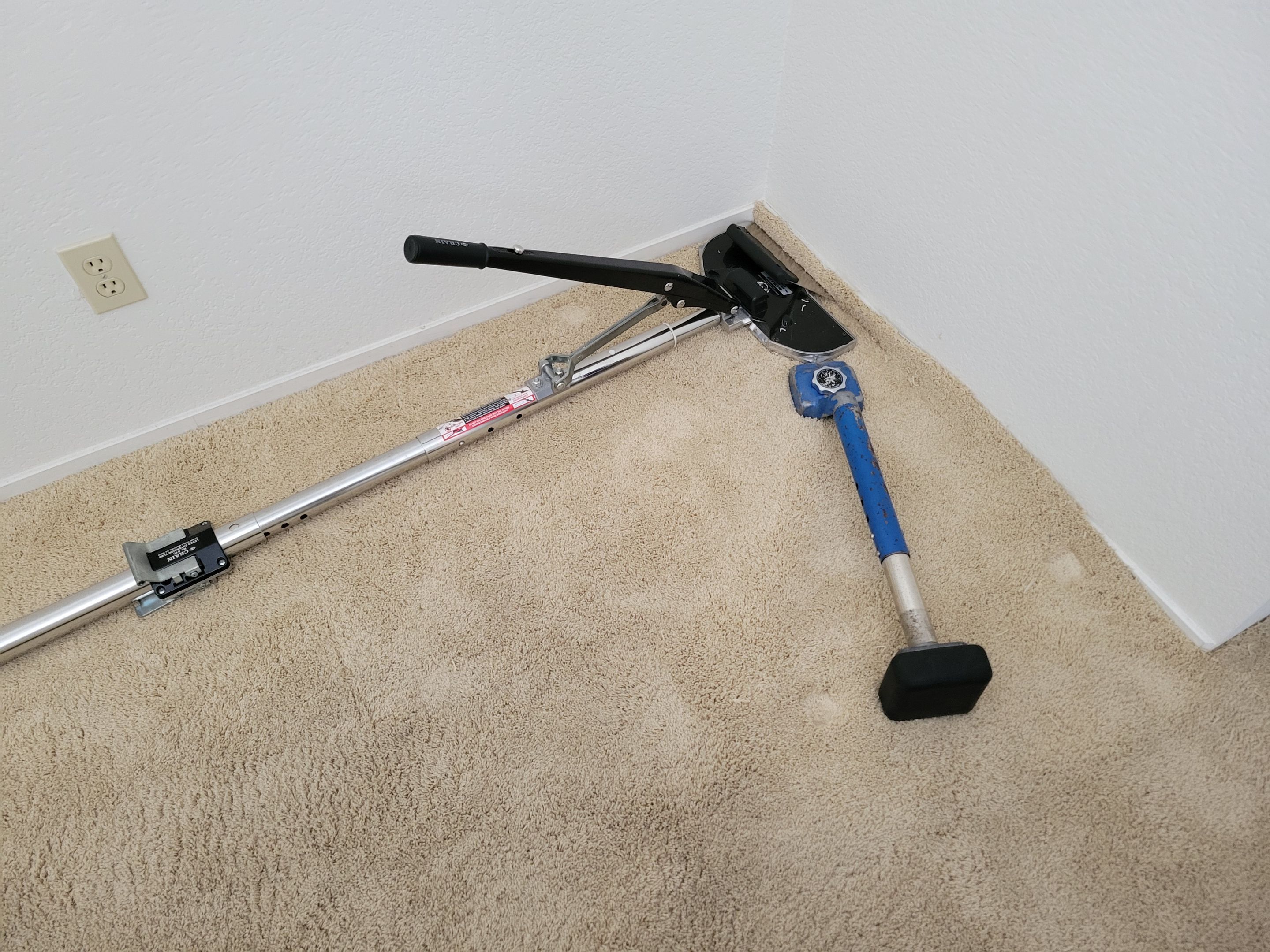 Carpet Re-stretching and Cleaning by Ardent Carpet Restore LLC