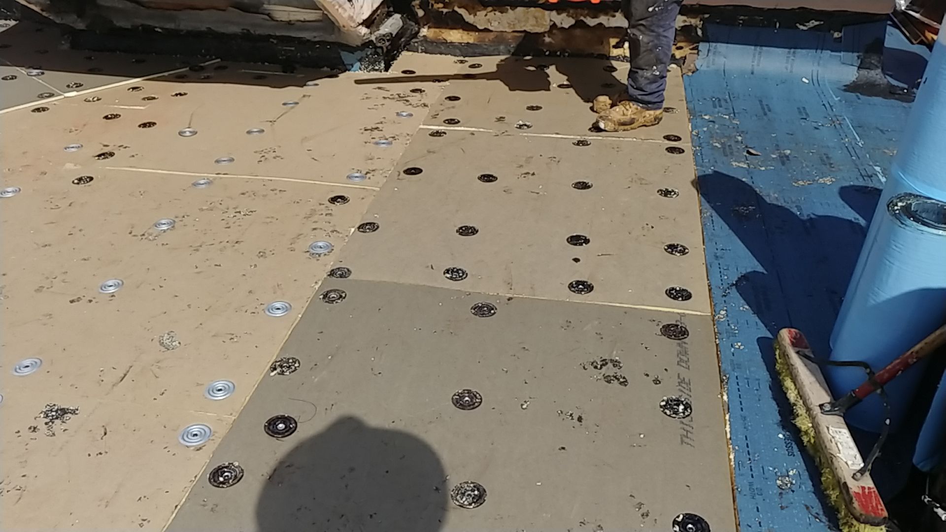 New Flat Roof with Tapered Insulation in Palm Beach – Energy-Efficient & Durable Roofing by Aastro Roofing