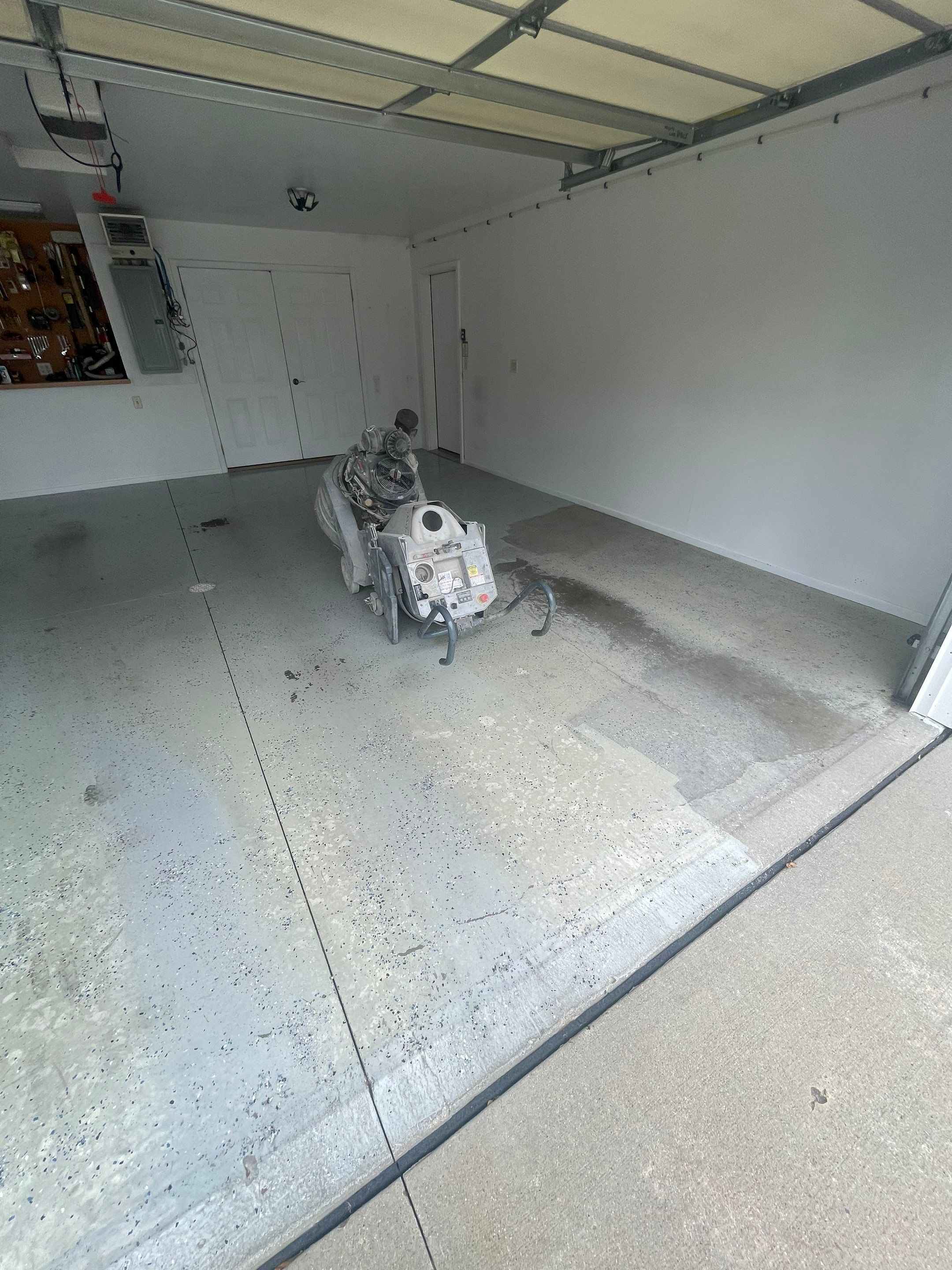 Coyote Flake Garage Floor Coating in Worthington, Minnesota by Select Painting, Coatings & Garage Cabinets