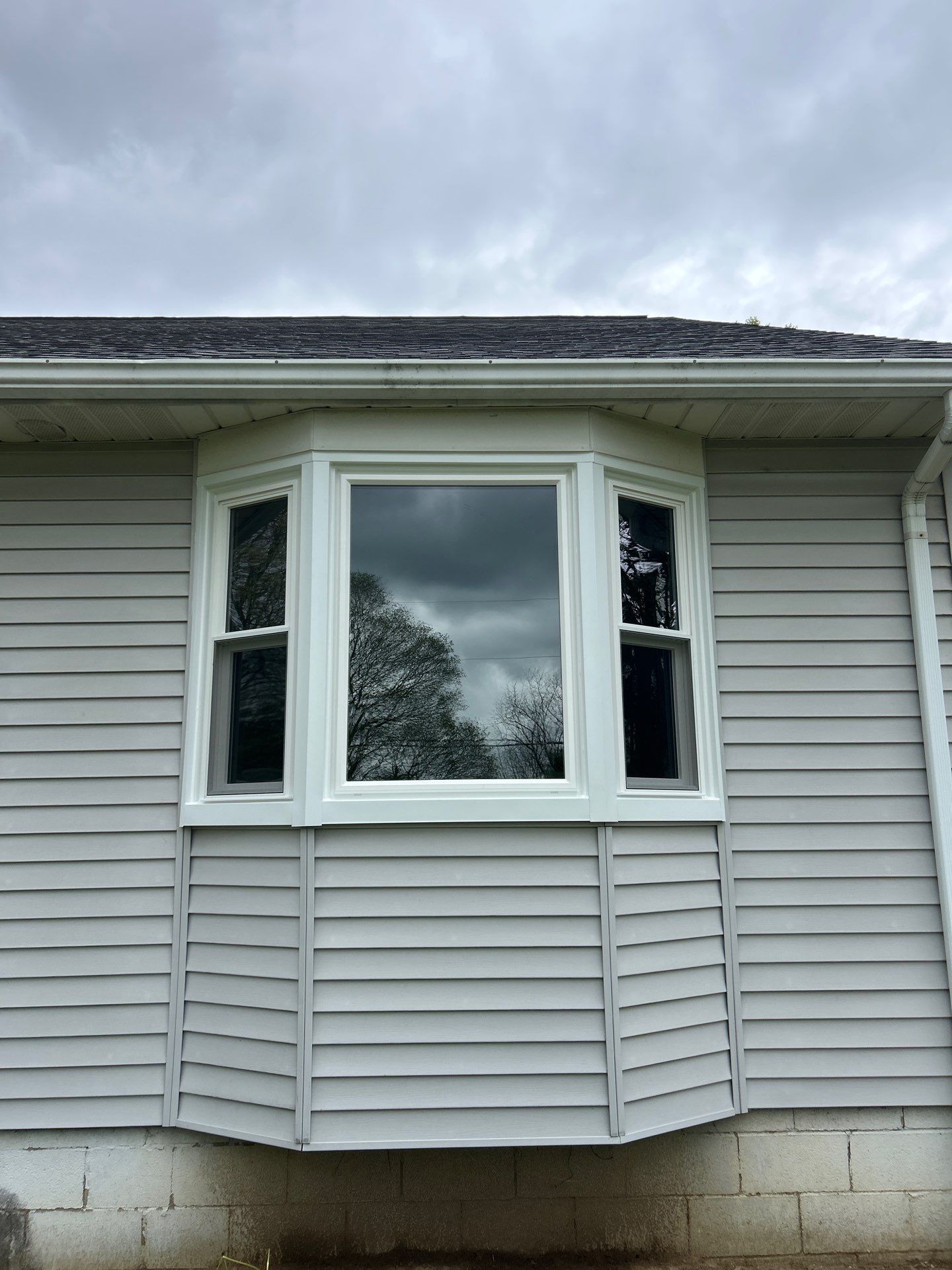 Vinyl Window Replacement and Bay Window Installation in Wadsworth by Ohio State Windows