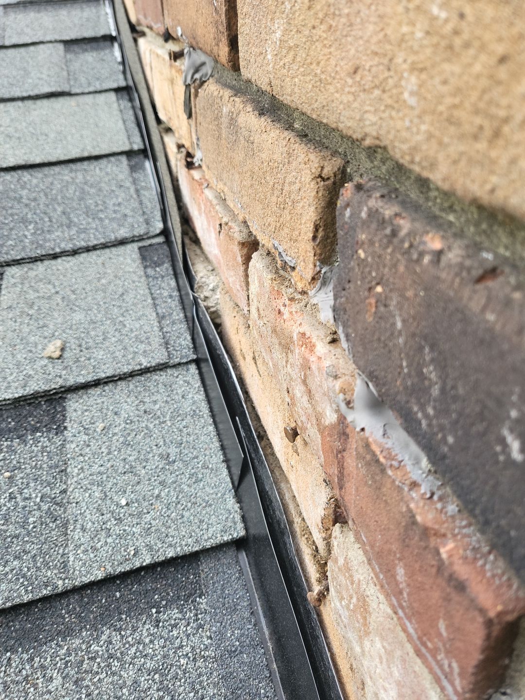 ATLAS PINNACLE COLOR: HEARTHSTONE, DRIP EDGE: BLACK by Eagle Eye Roofing