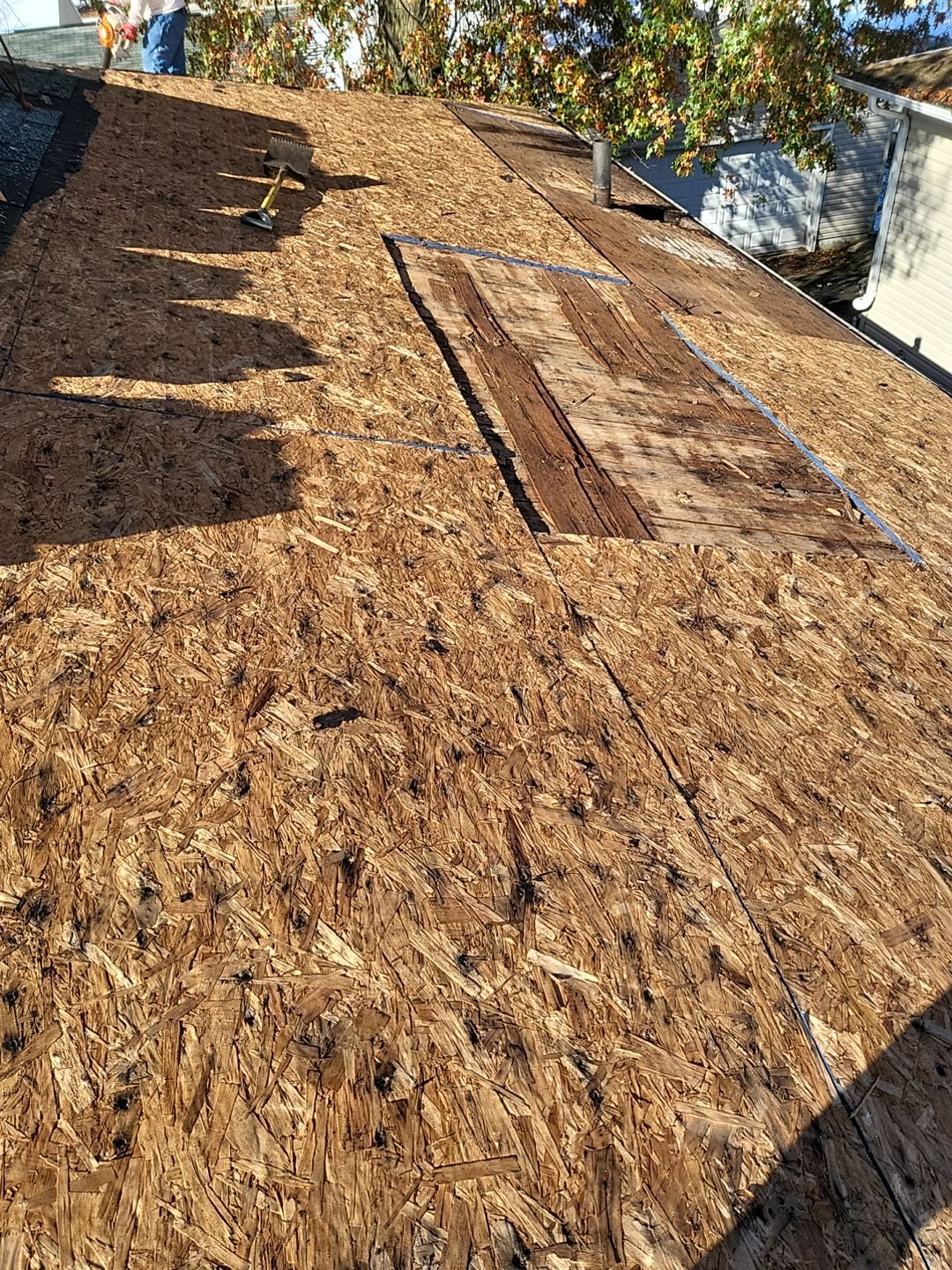 ATLAS PINNACLE COLOR: OYSTER SHELL DRIP EDGE: WHITE by Eagle Eye Roofing