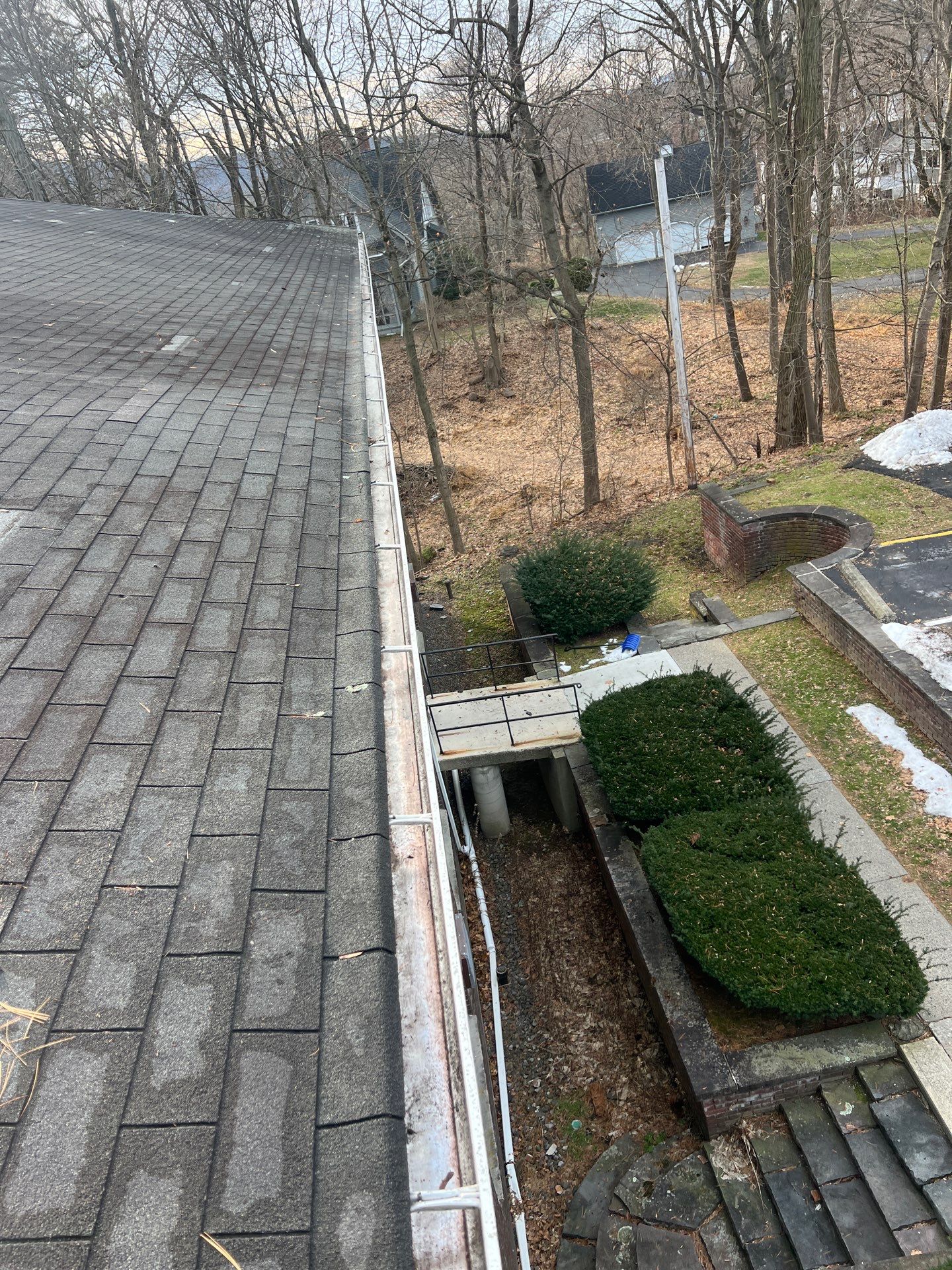 HOA gutter cleaning after photo.