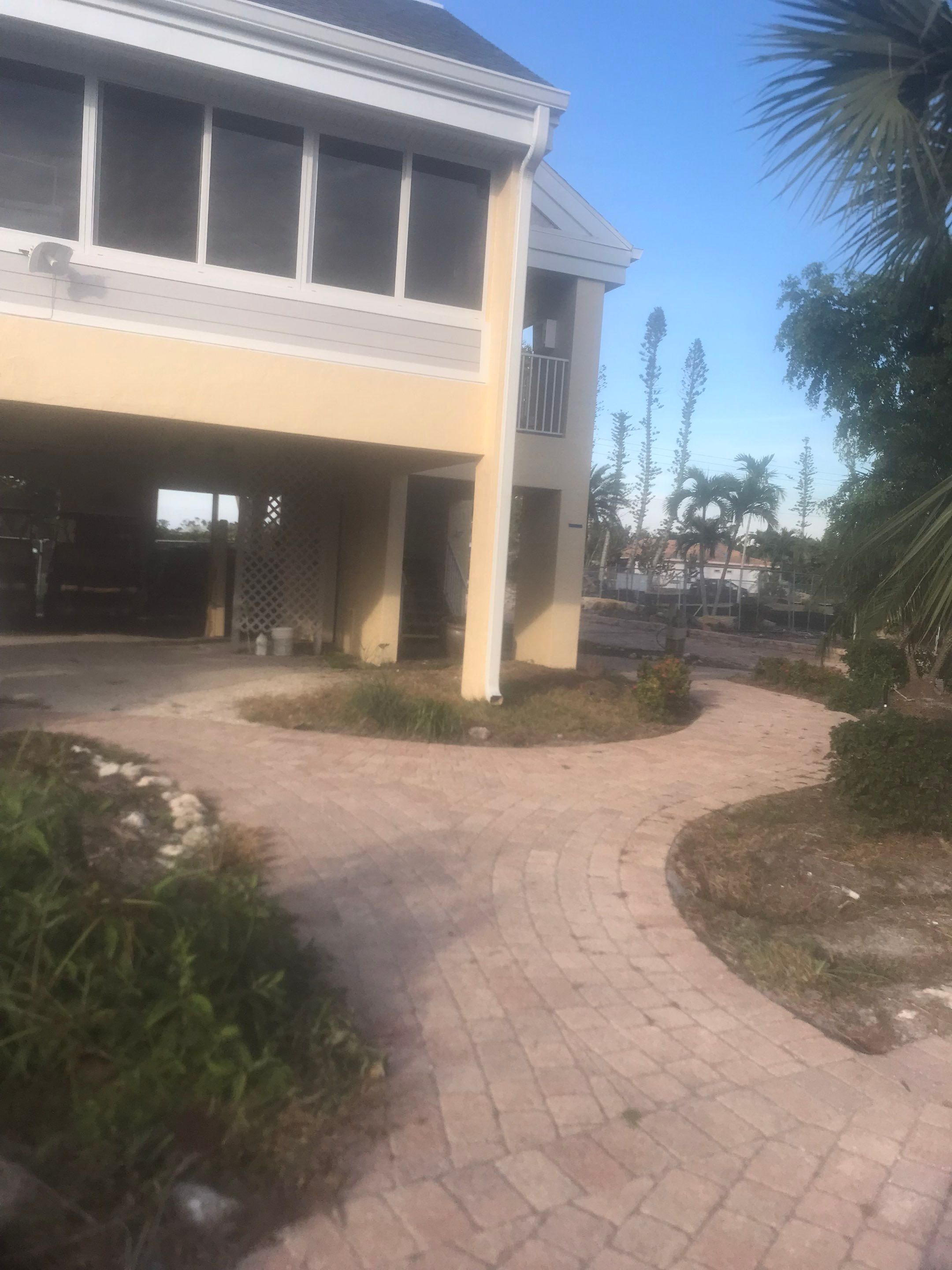 K-Style Seamless Gutter Installation using White Seamless Gutters in Sanibel FL by Gutter Professors