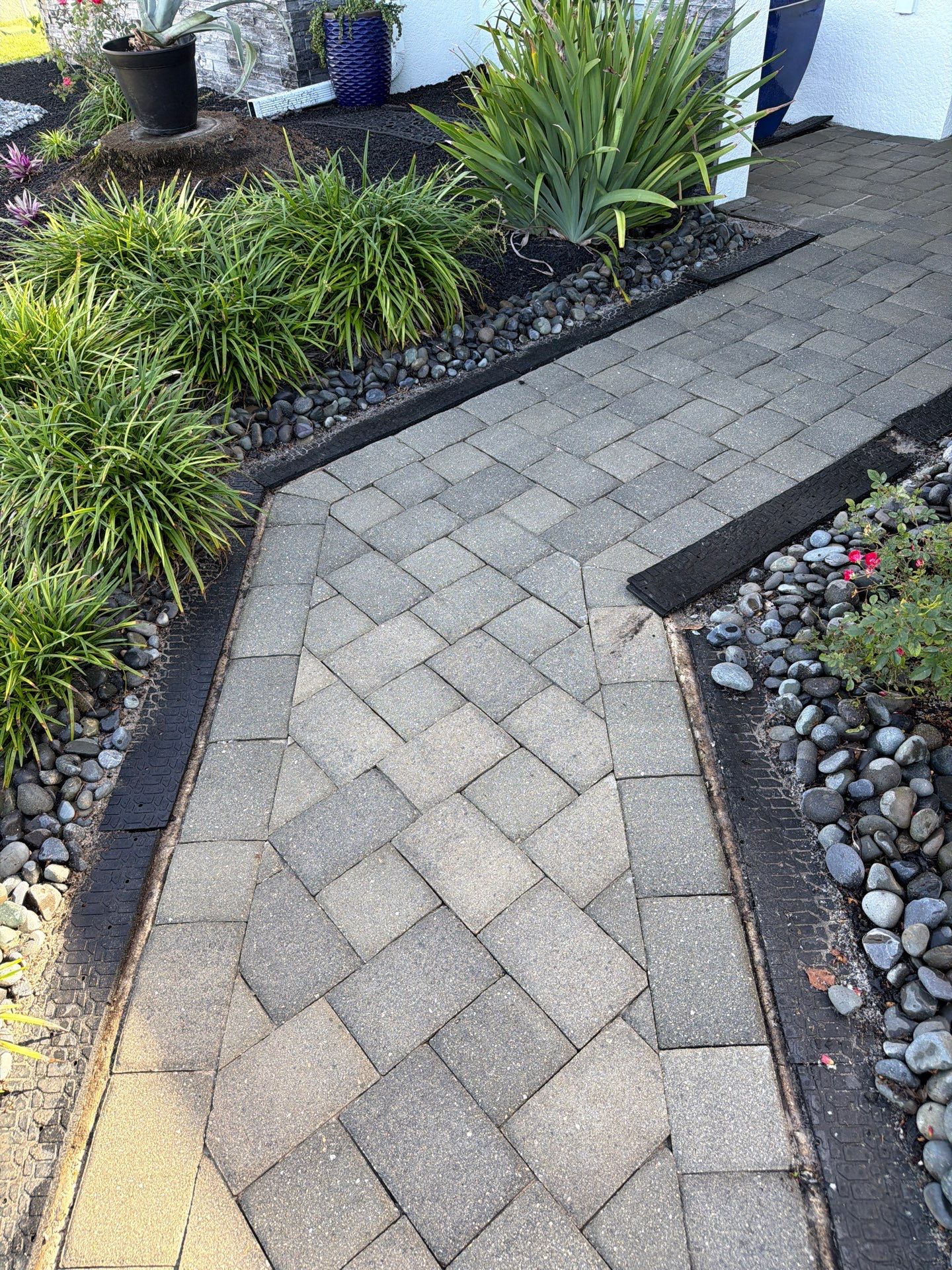 Full-Scale Paver Stripping and Sealing in La Paloma Sun City Center by Supreme Paver Experts