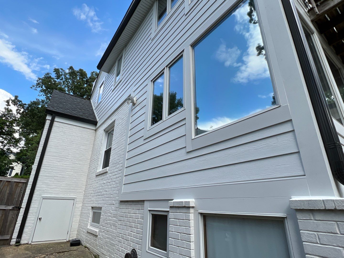 Arlington Hardie Installation - Arctic White by RM Banning, Inc.