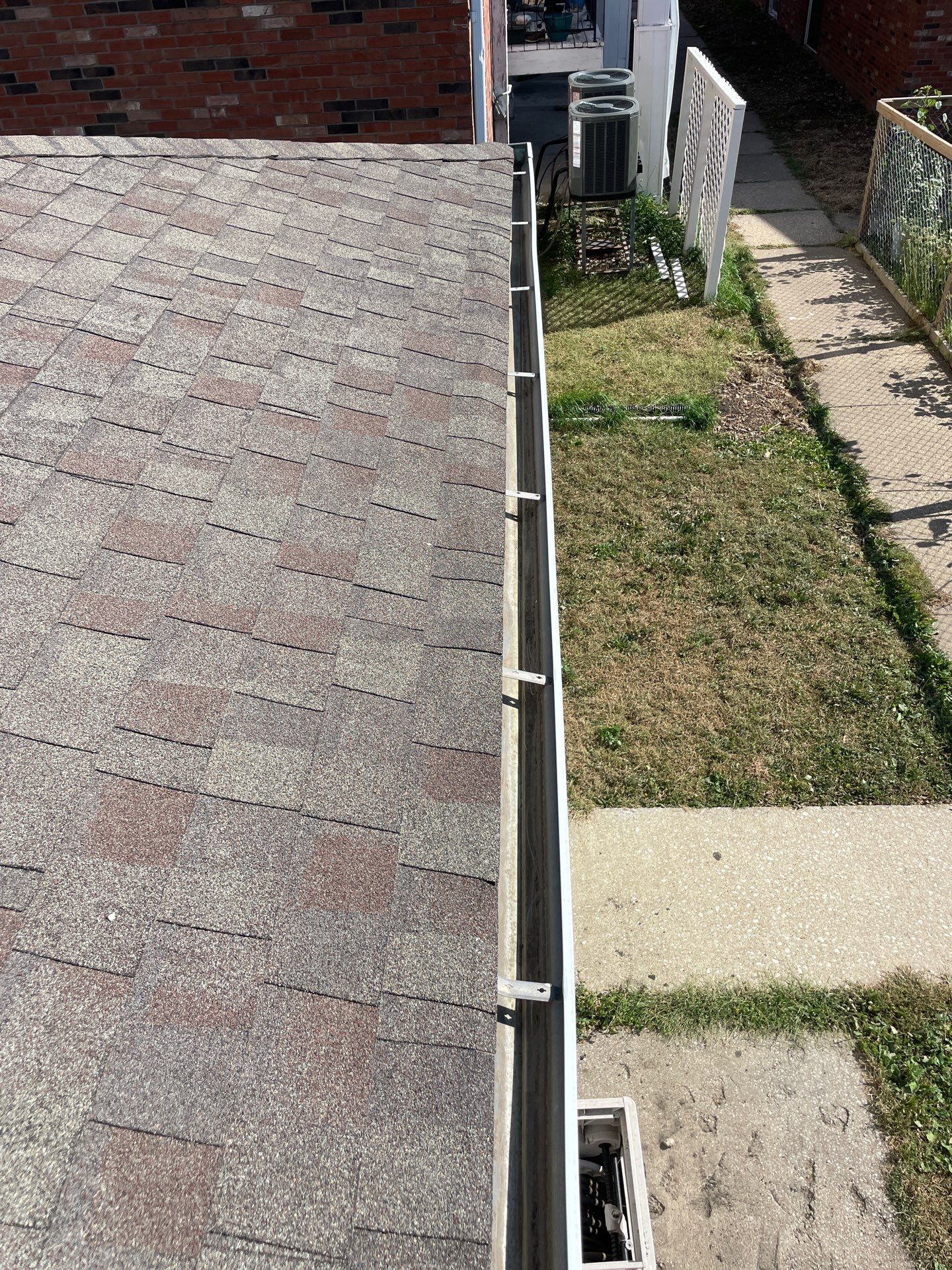 HOA gutter cleaning after photo.