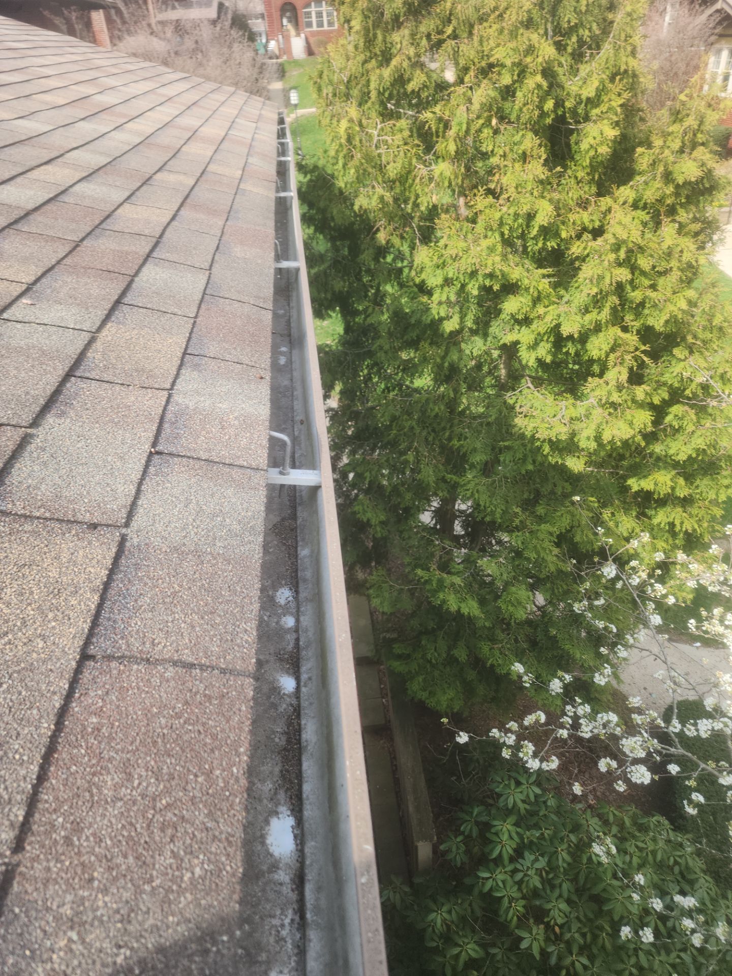 Commercial gutter cleaning Pittsburgh, PA after photo with clean gutters