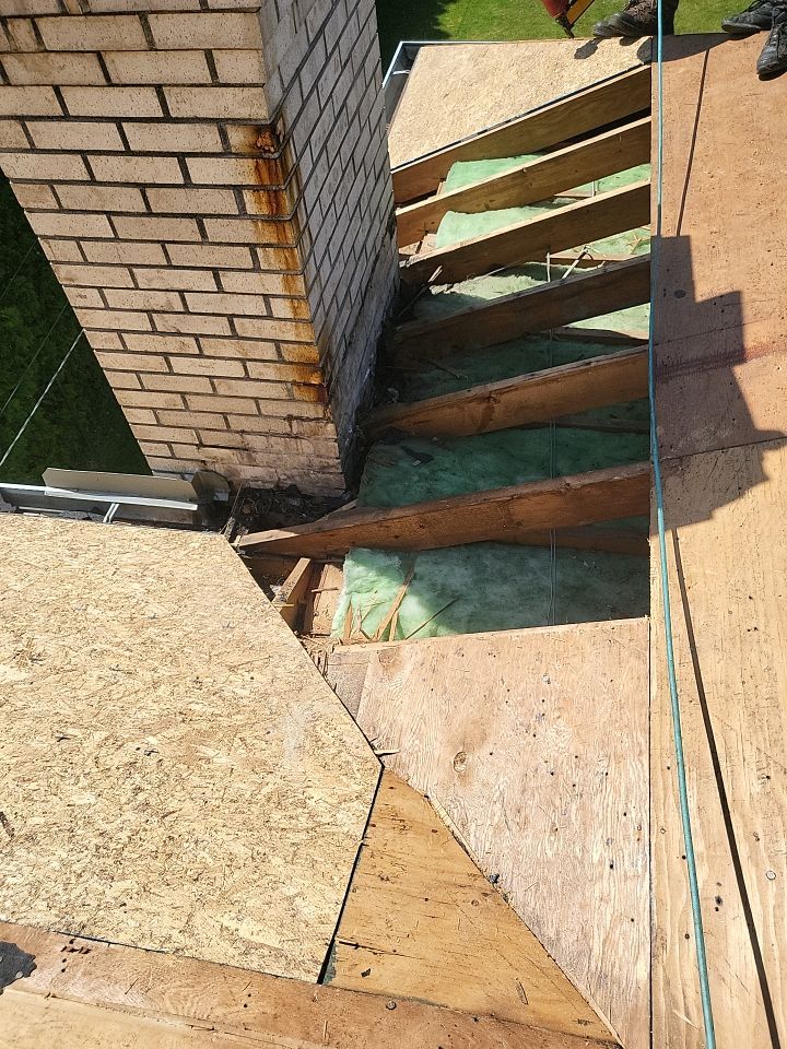 ATLAS PINNACLE COLOR: SUMMER STORM DRIP EDGE: WHITE by Eagle Eye Roofing