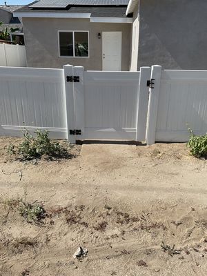 Fence installation using 6ft and 4ft vinyl 