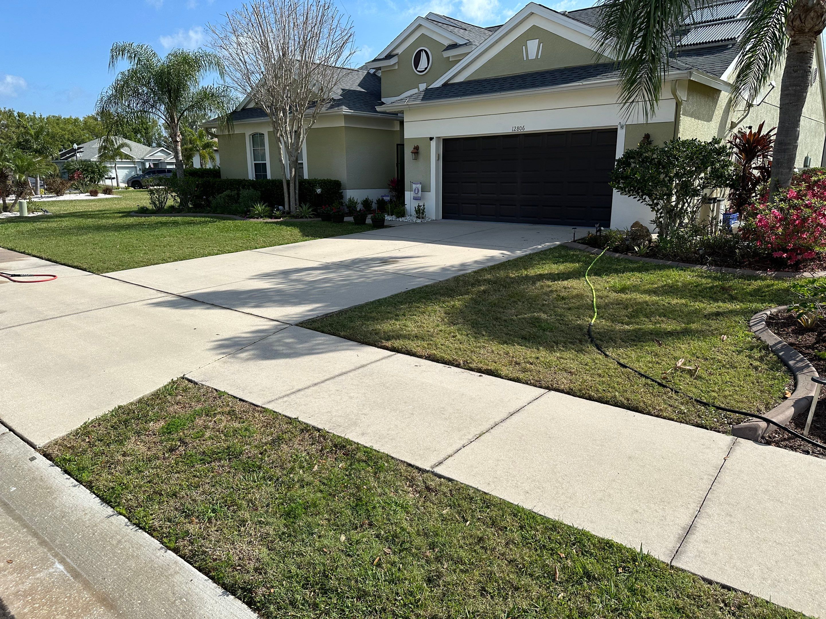 Driveway Cleaning in River Plantation Community, Parrish, FL by Sunshine AquaWash