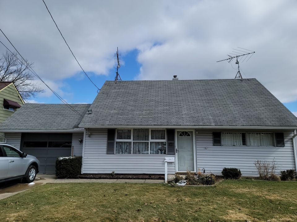 ATLAS PINNACLE COLOR: COASTAL GRANITE DRIP EDGE: WHITE by Eagle Eye Roofing