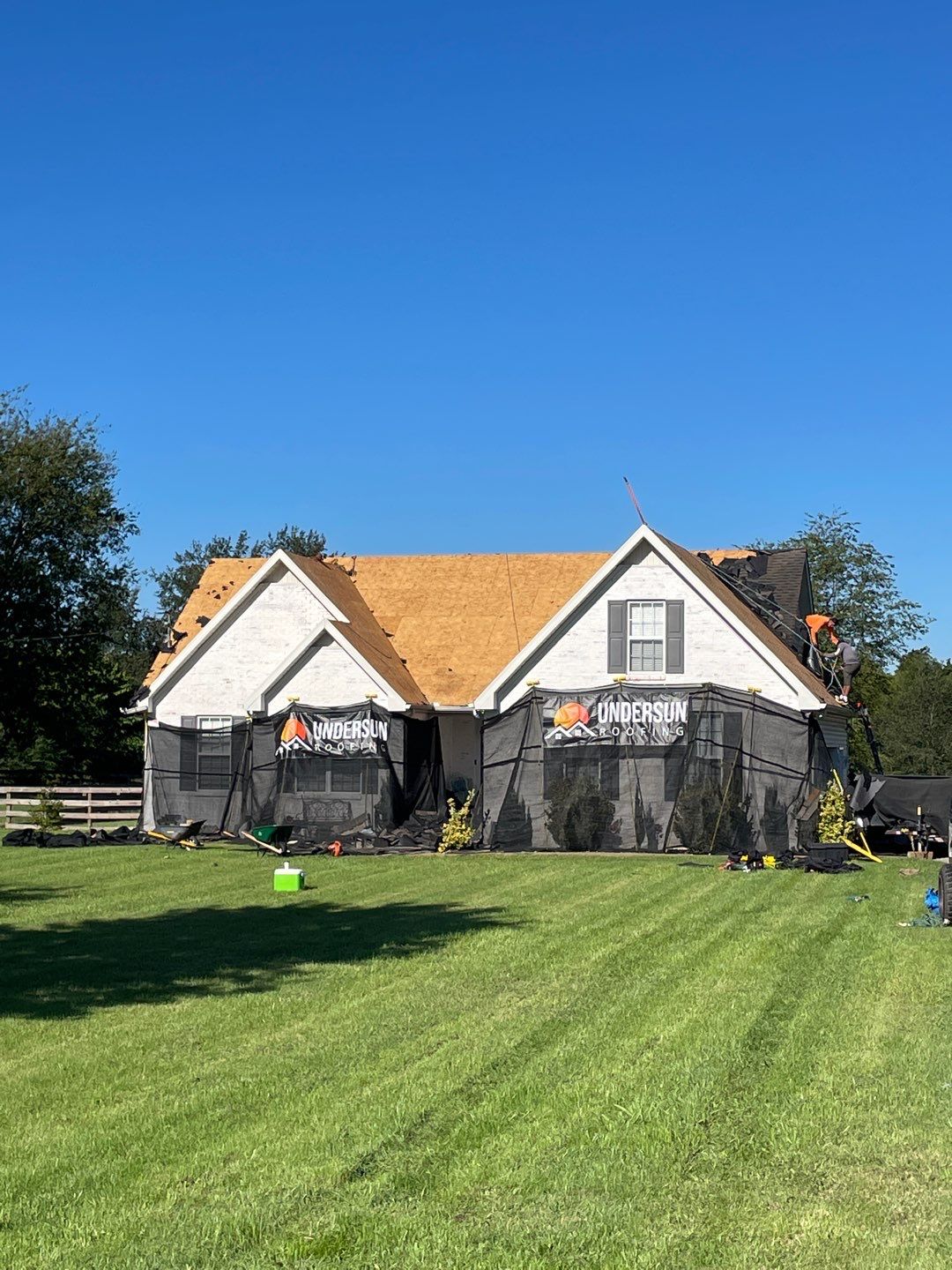 Residential Roofing Installation using Owens Corning Oakridge Roofing System by Undersun Roofing 