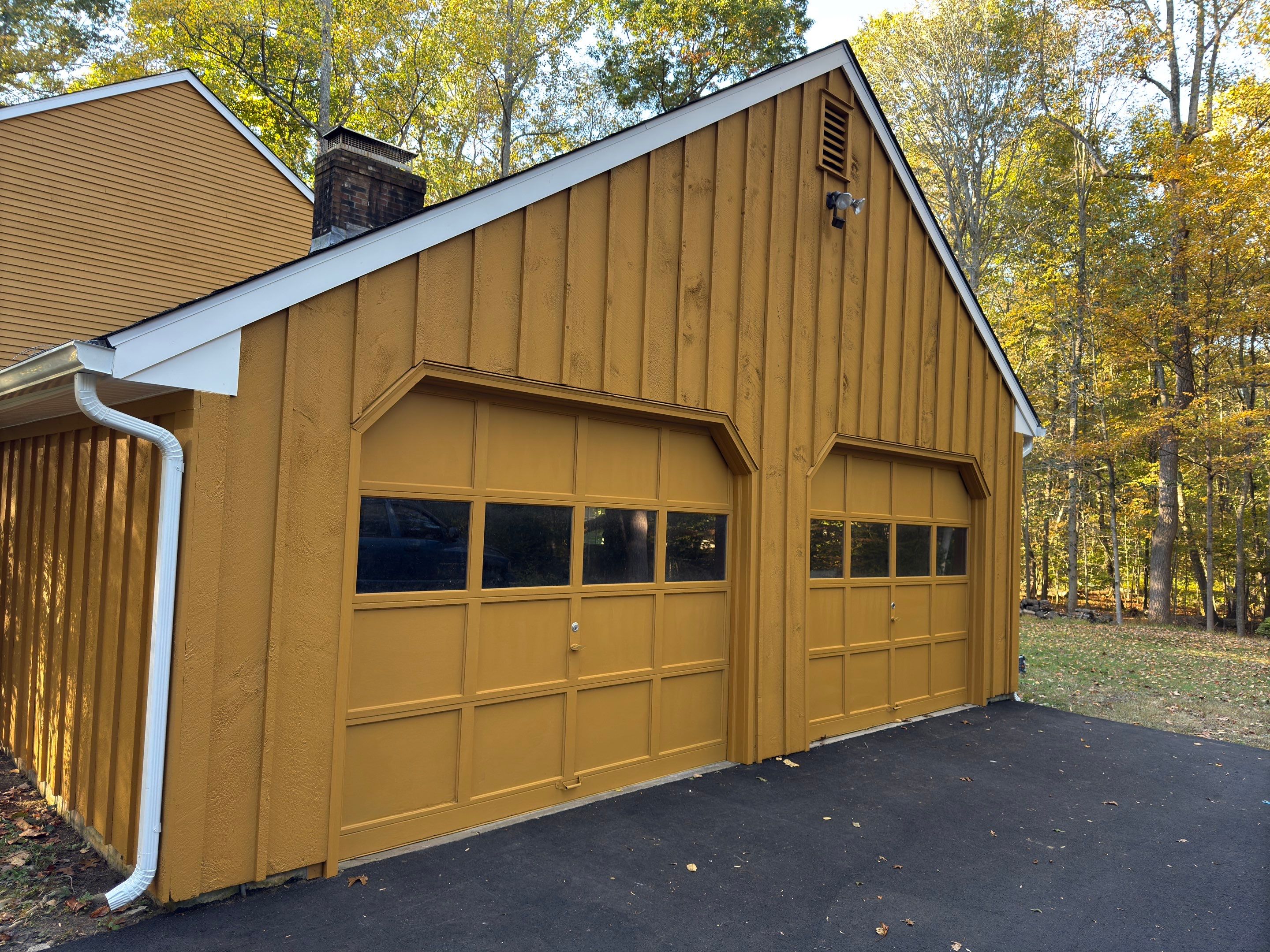 Exterior Staining by Trendy Walls Inc.