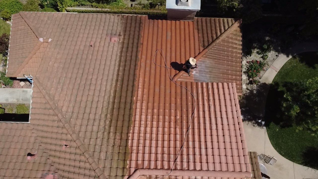 Roof Cleaning by La Power Washing Inc