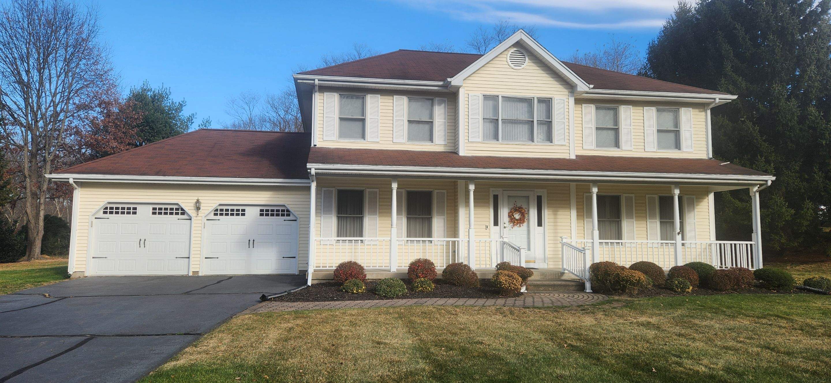 Siding using Cert. Monogram D/4 x 12'6" Clapboard, Heritage Cream by DiGiorgi Roofing and Siding Inc