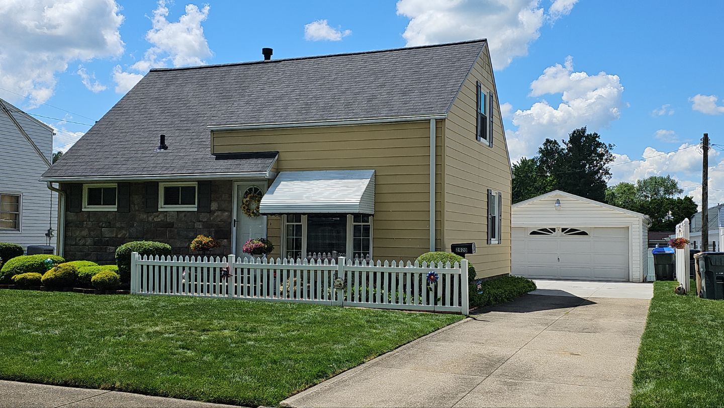 Atlas Pinnacle, Color, Black Shadow, Drip Edge, Color, White by Eagle Eye Roofing